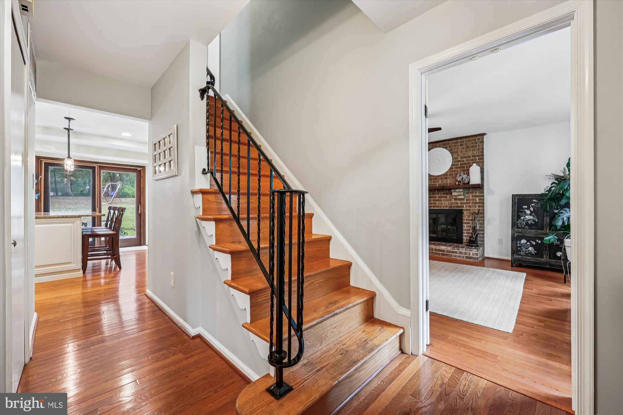 1816 RAINBOW DRIVE