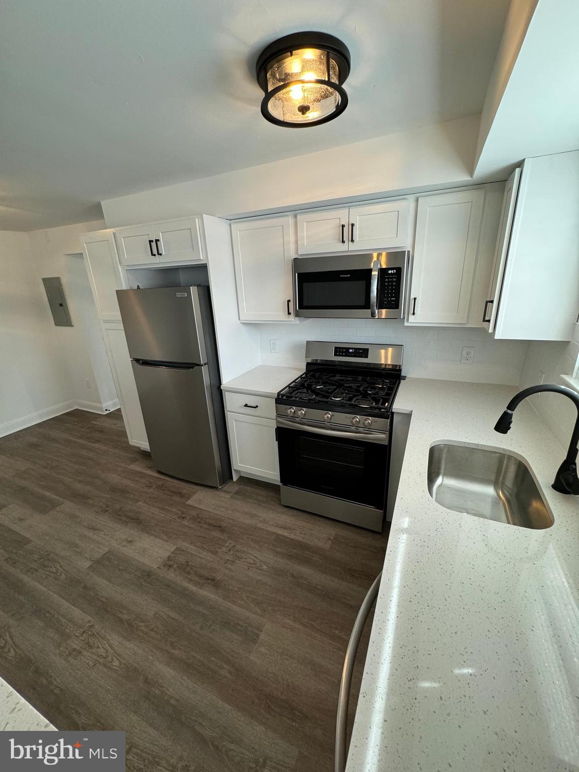 WILLOW GROVE - Residential Lease