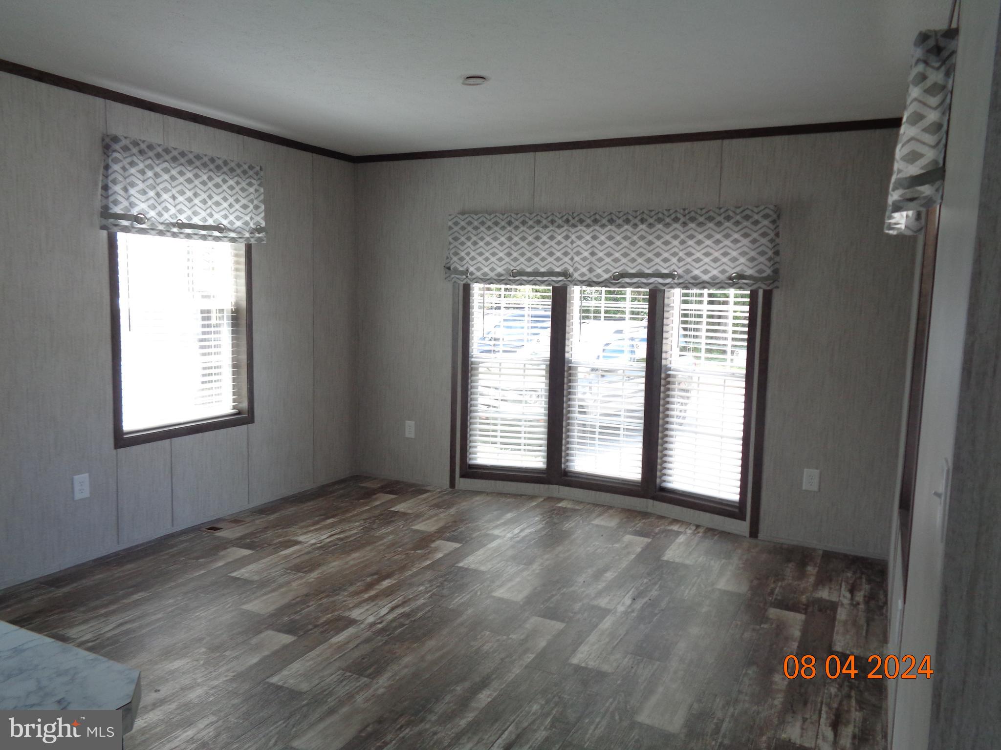 MIDDLE CREEK VILLAGE - Residential