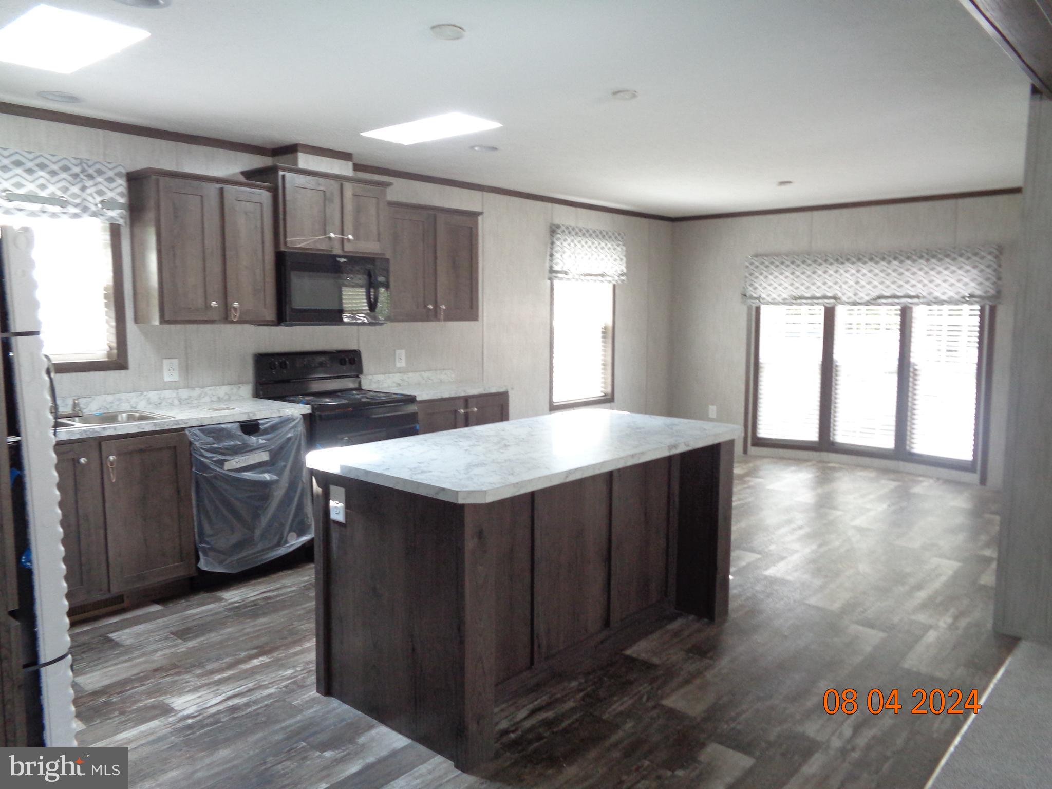 MIDDLE CREEK VILLAGE - Residential