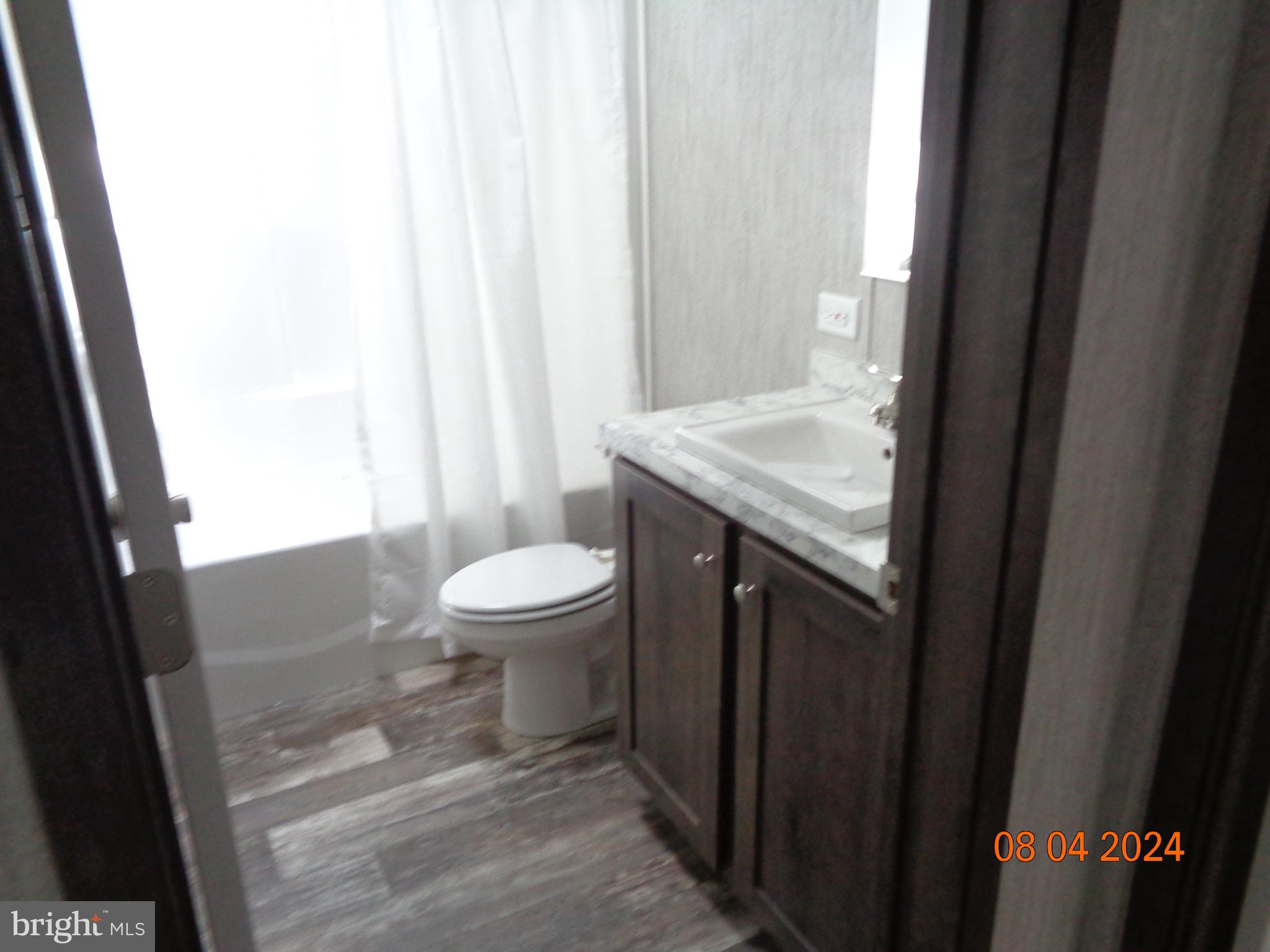 MIDDLE CREEK VILLAGE - Residential