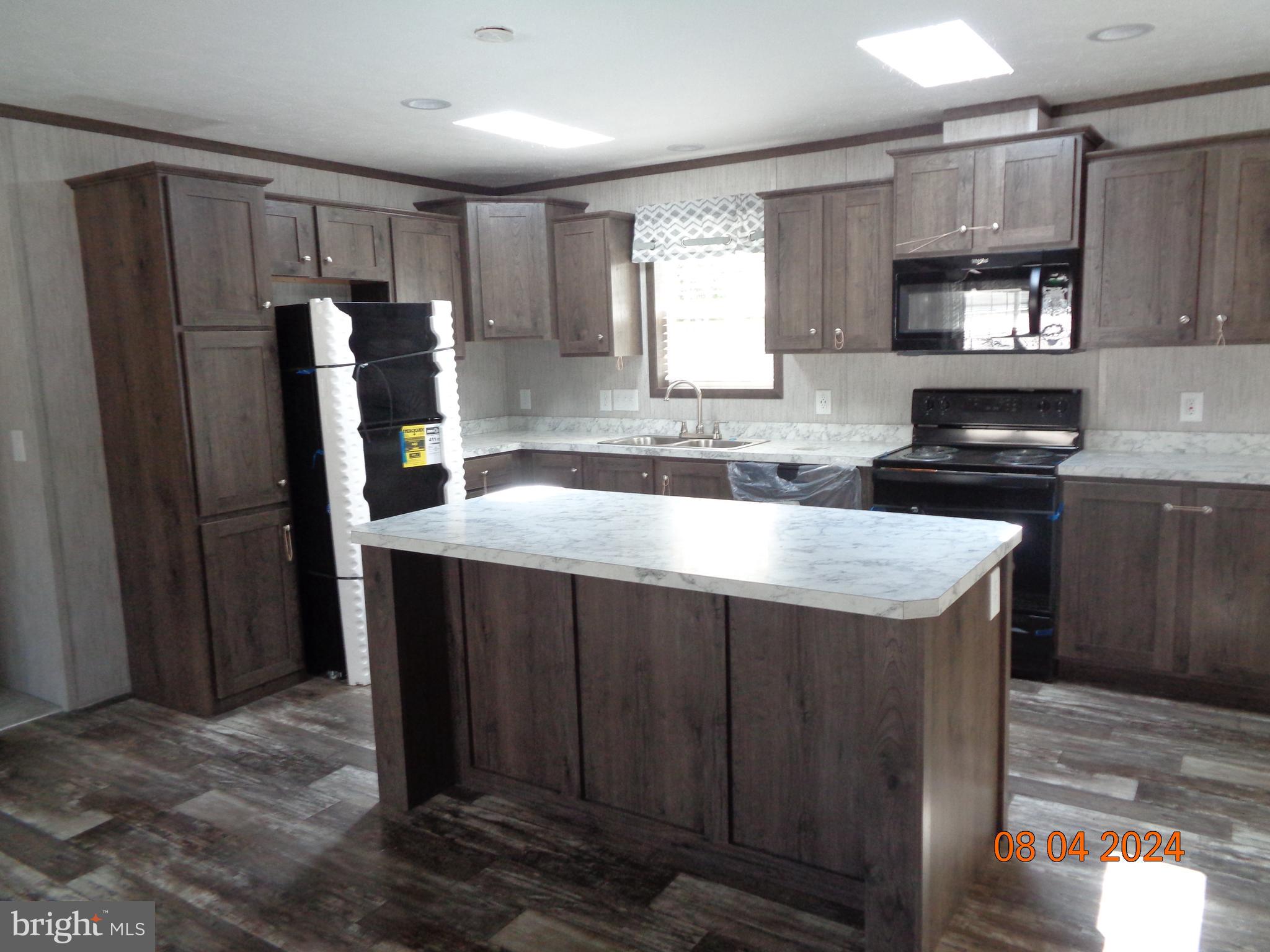 MIDDLE CREEK VILLAGE - Residential