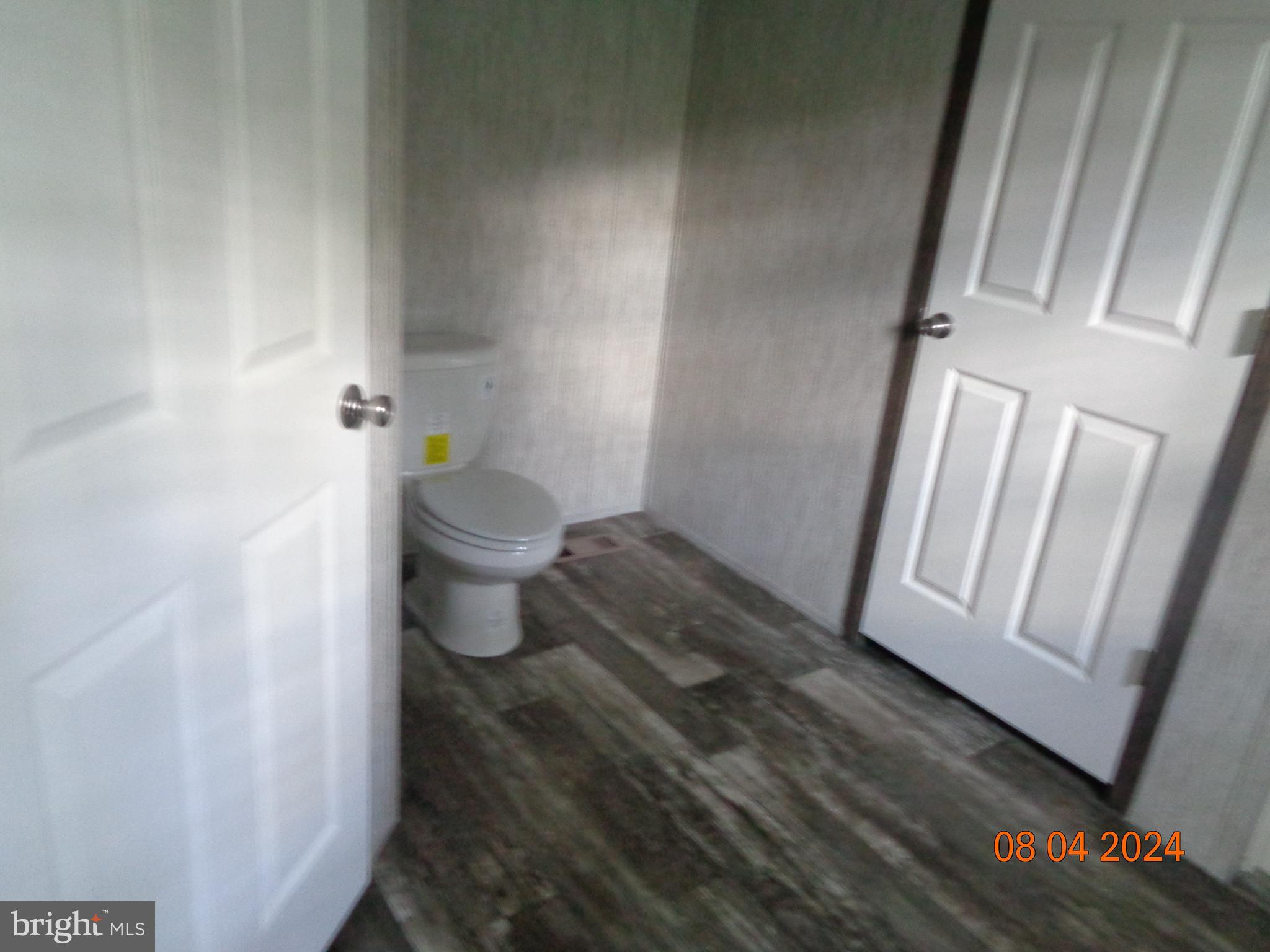 MIDDLE CREEK VILLAGE - Residential