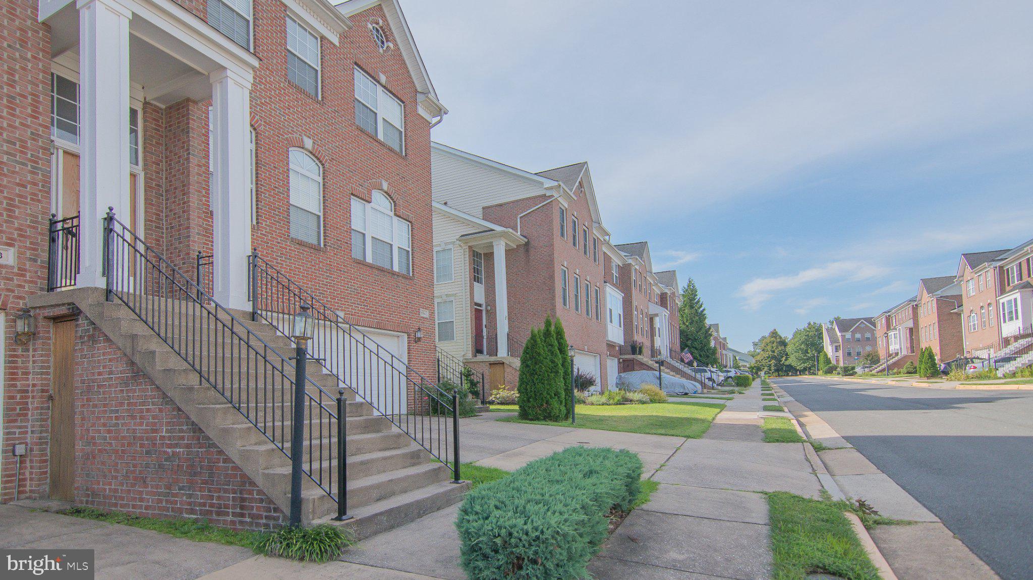 836 REVELSTORE SQUARE NE