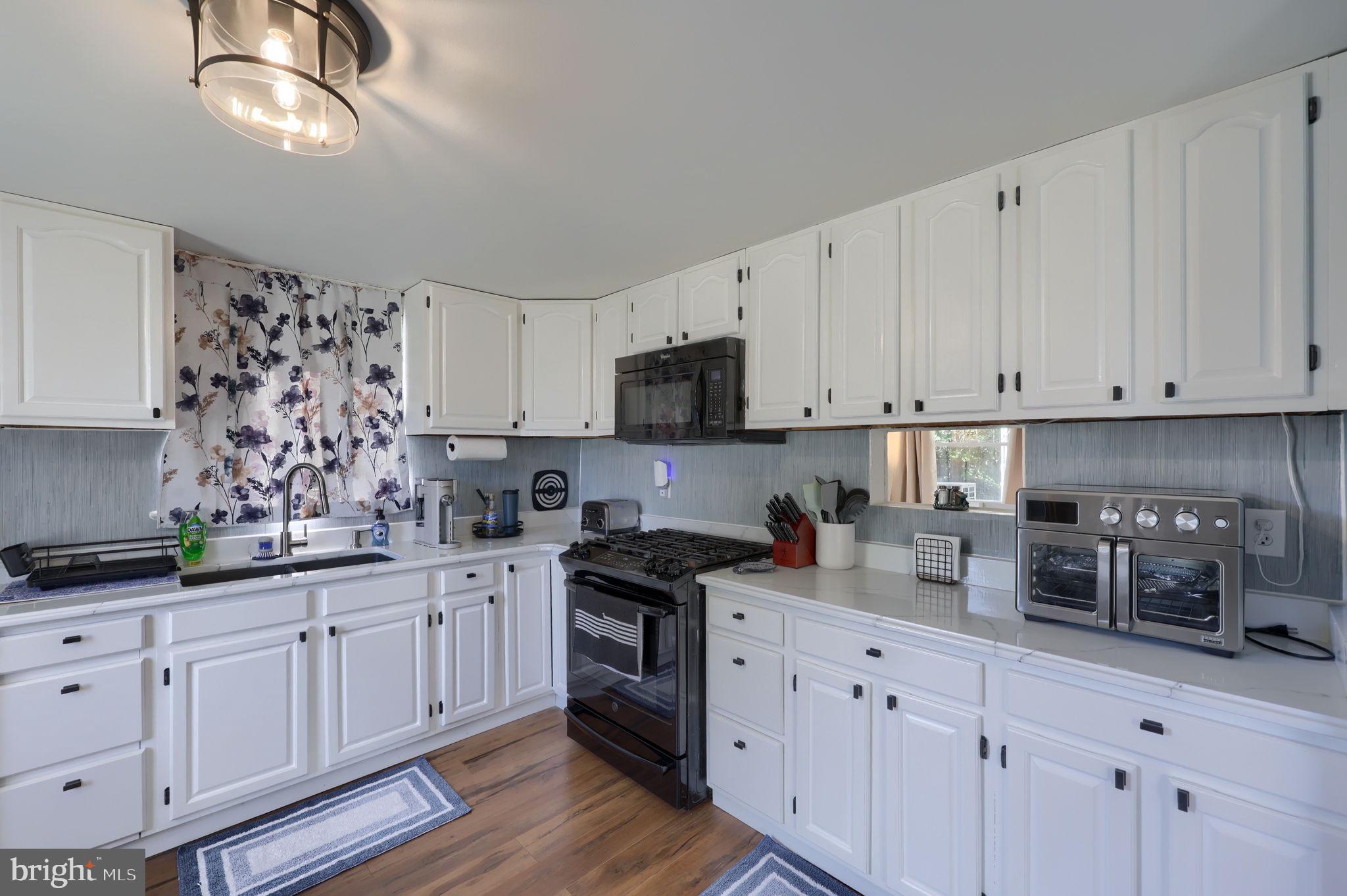 957 BELAIRE LANE