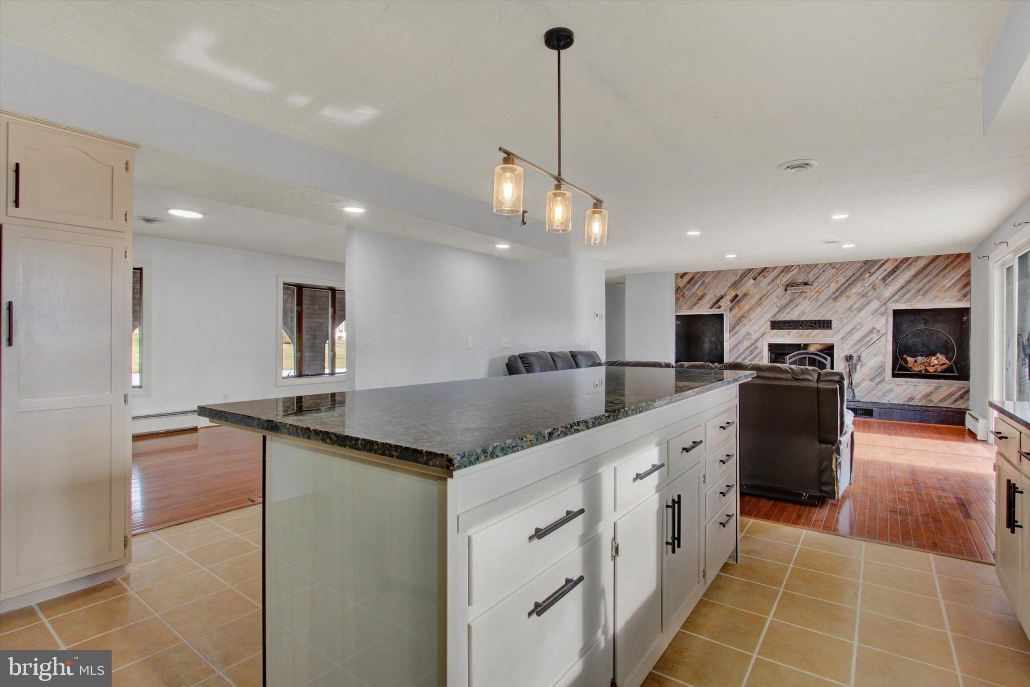 LAUREL - Residential