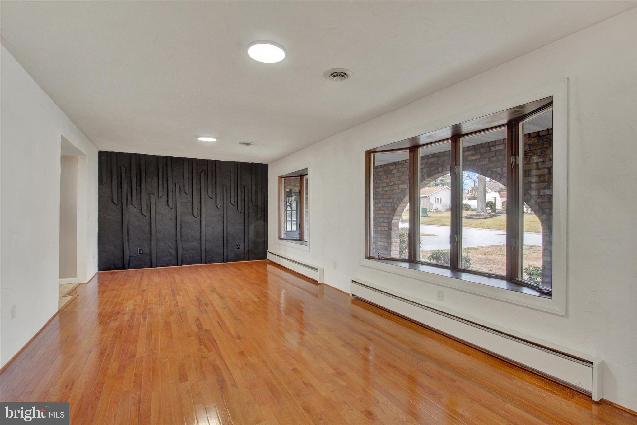 LAUREL - Residential