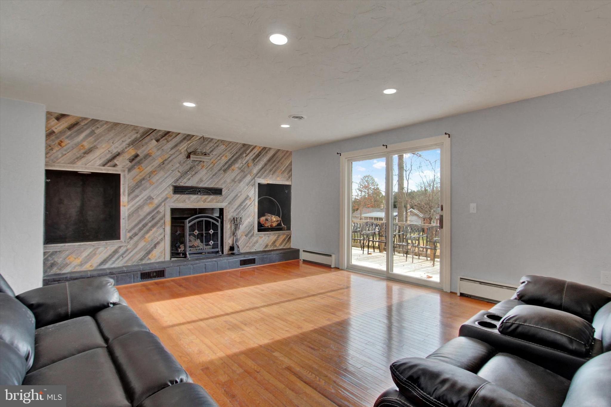 LAUREL - Residential