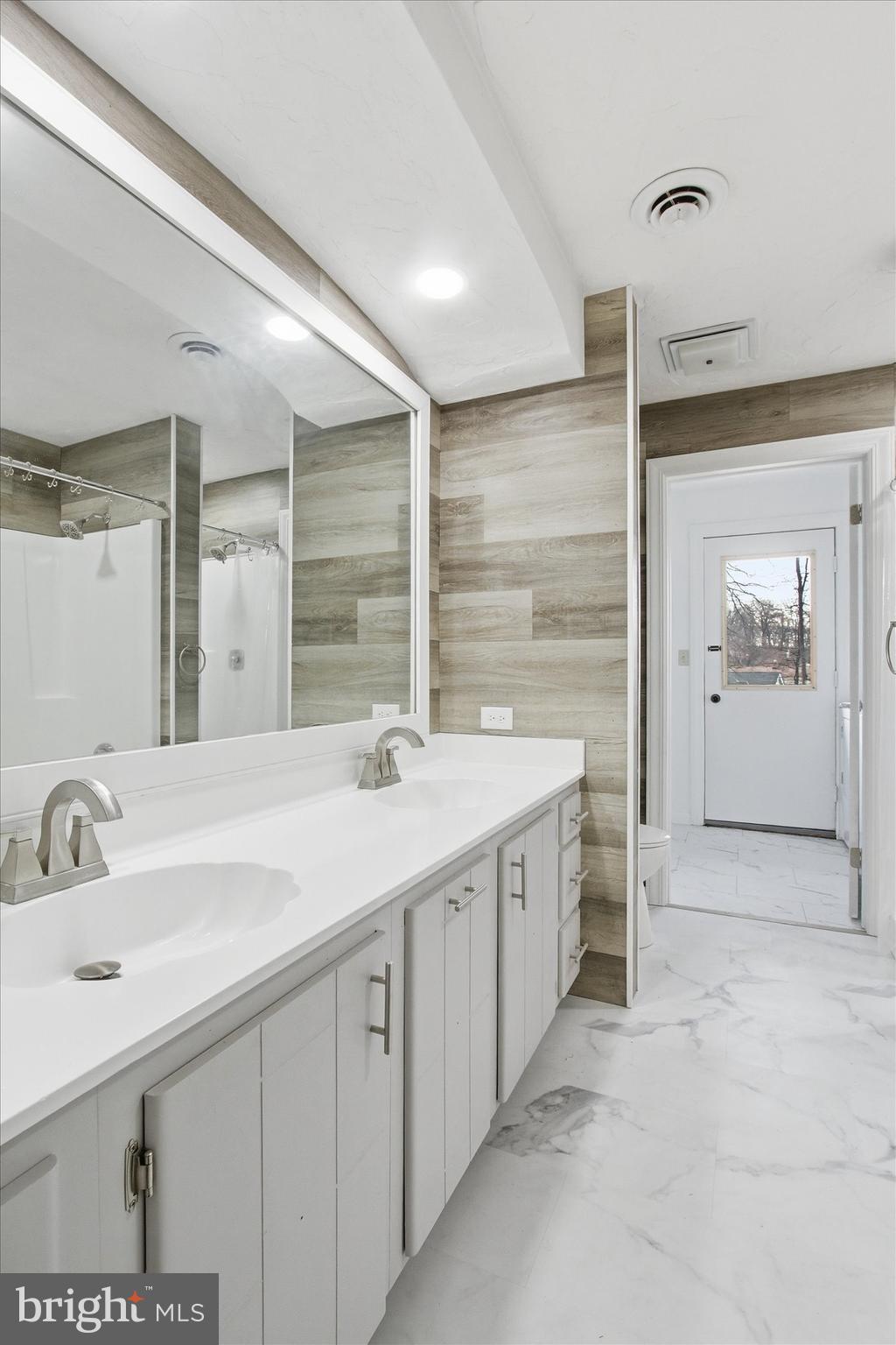 LAUREL - Residential