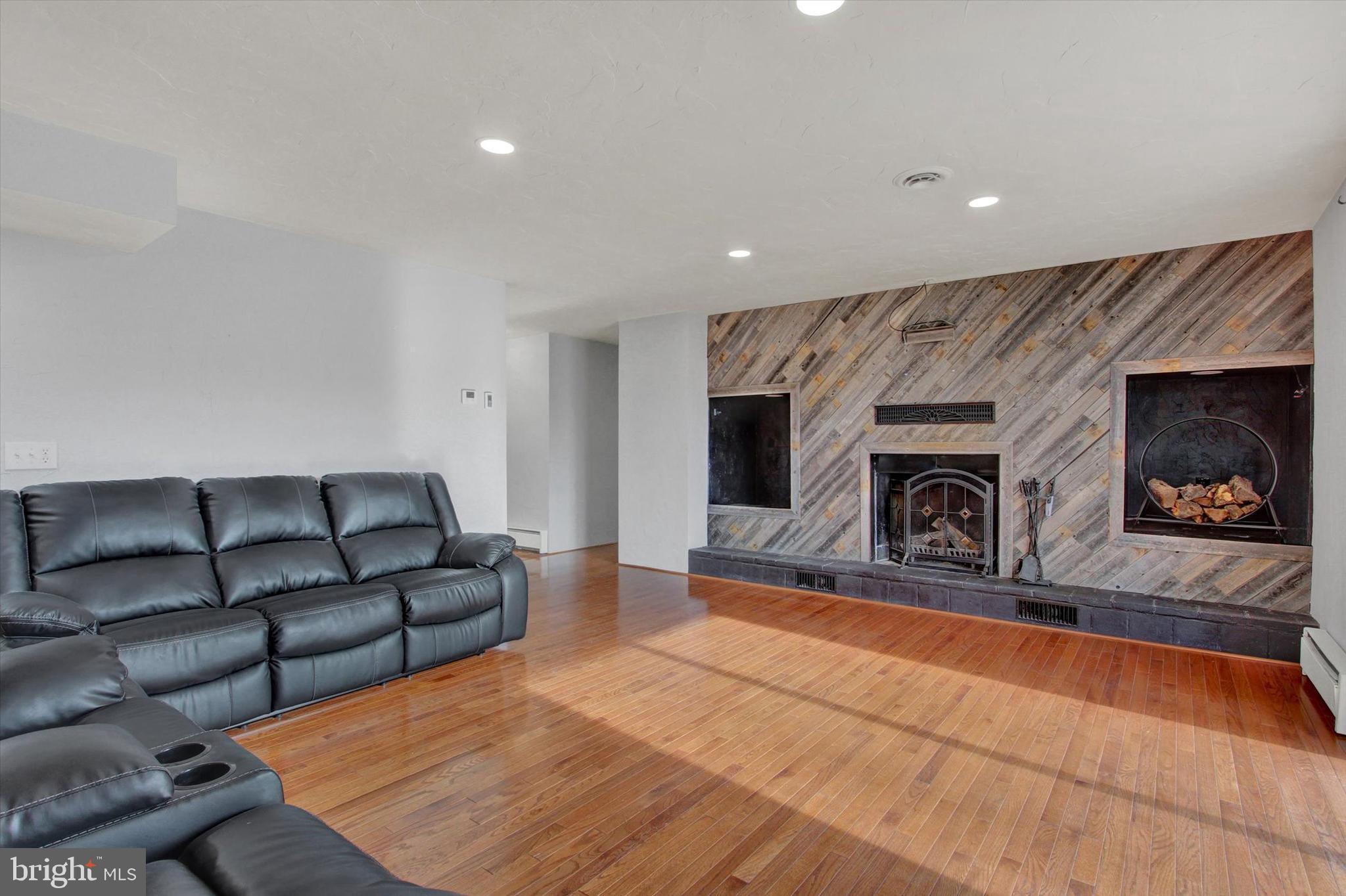 LAUREL - Residential