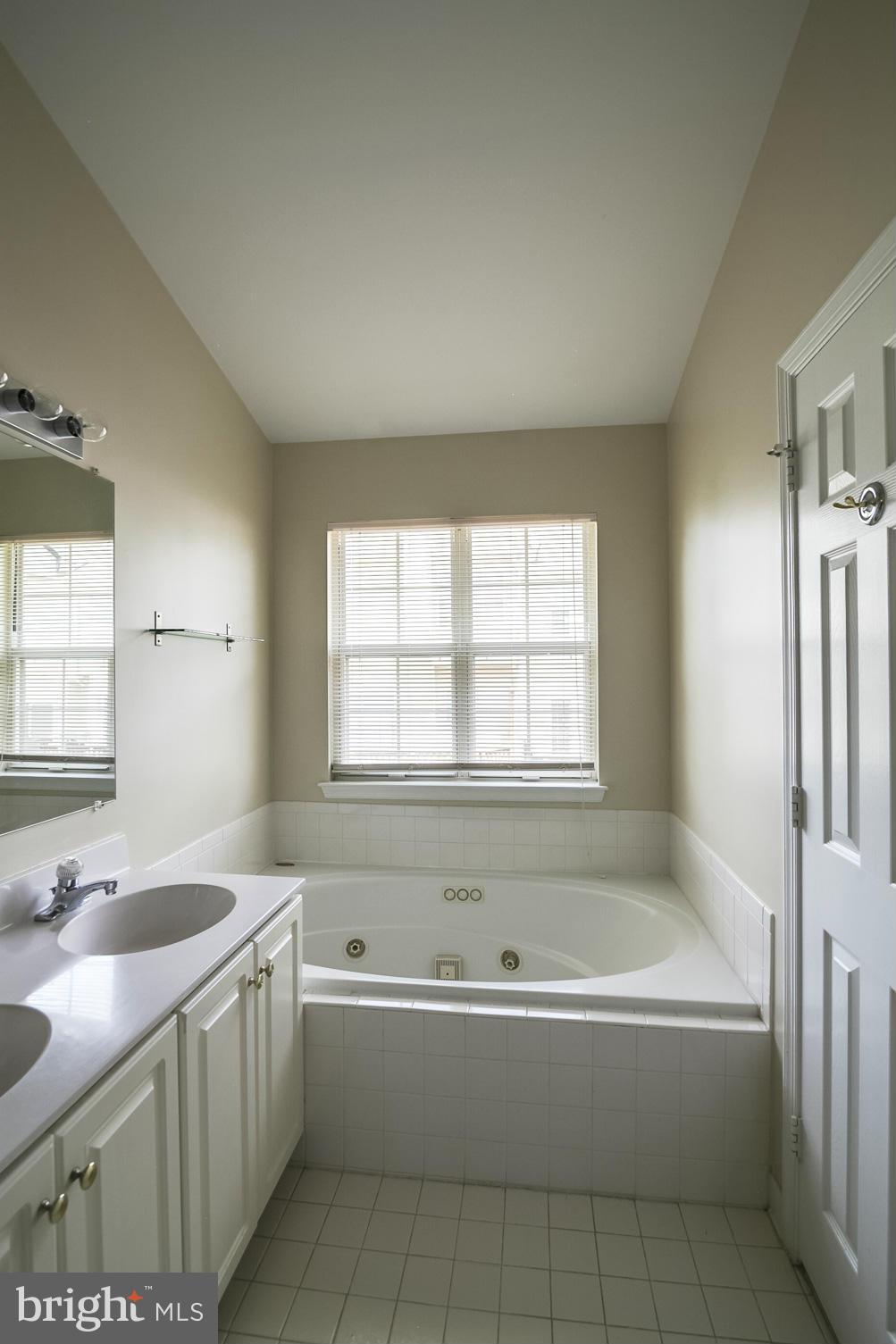 MCNAIR FARMS LANDBAY - Residential