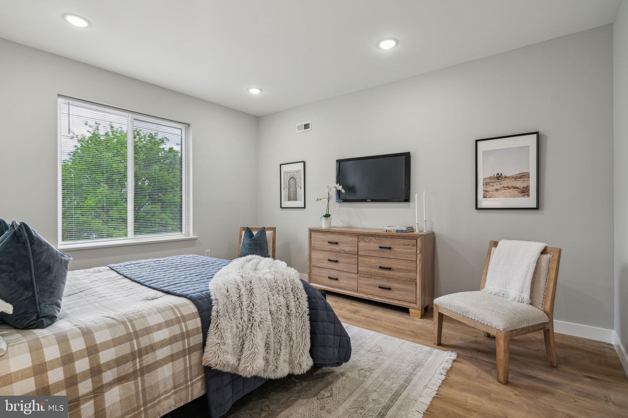 POINT BREEZE - Residential