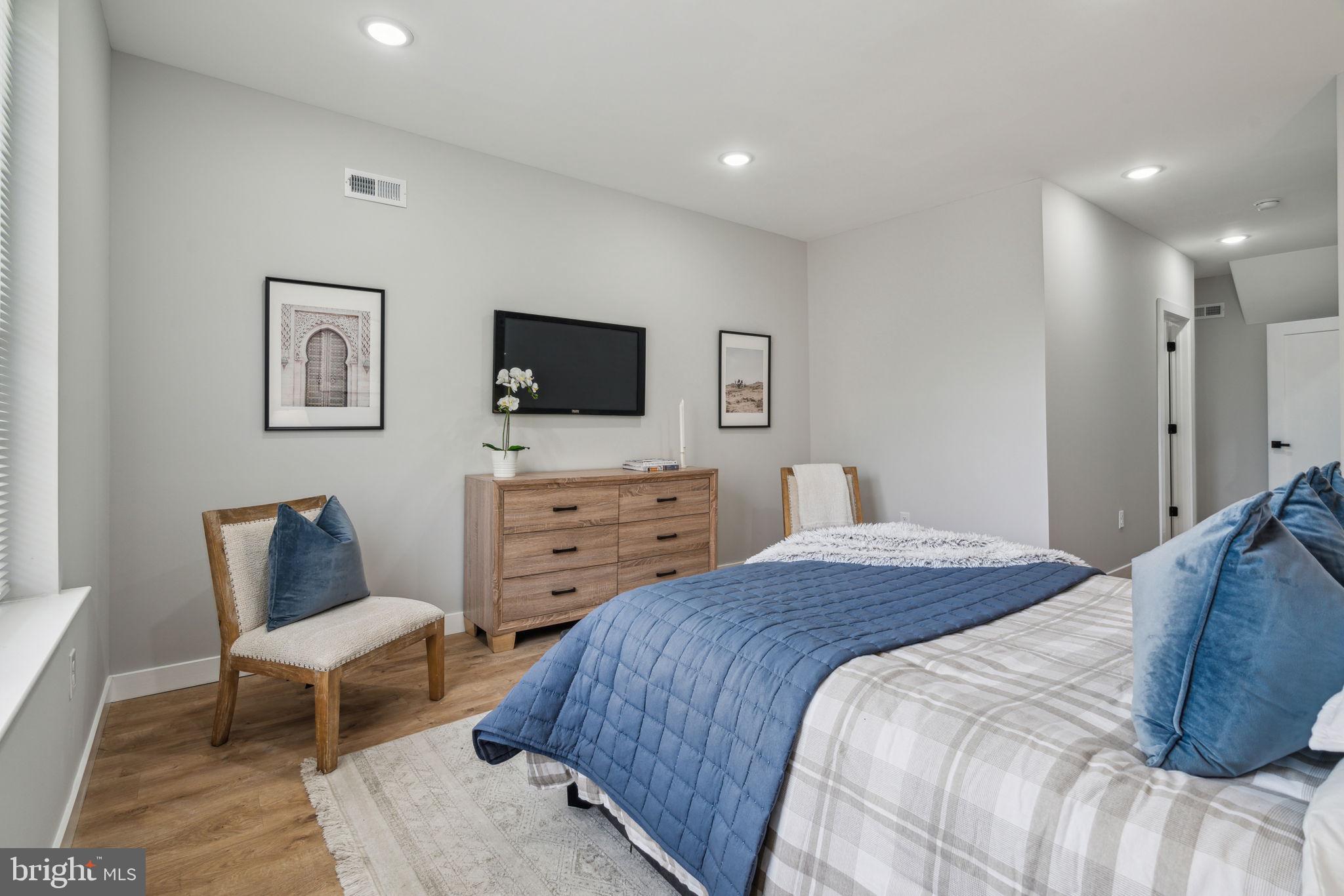 POINT BREEZE - Residential