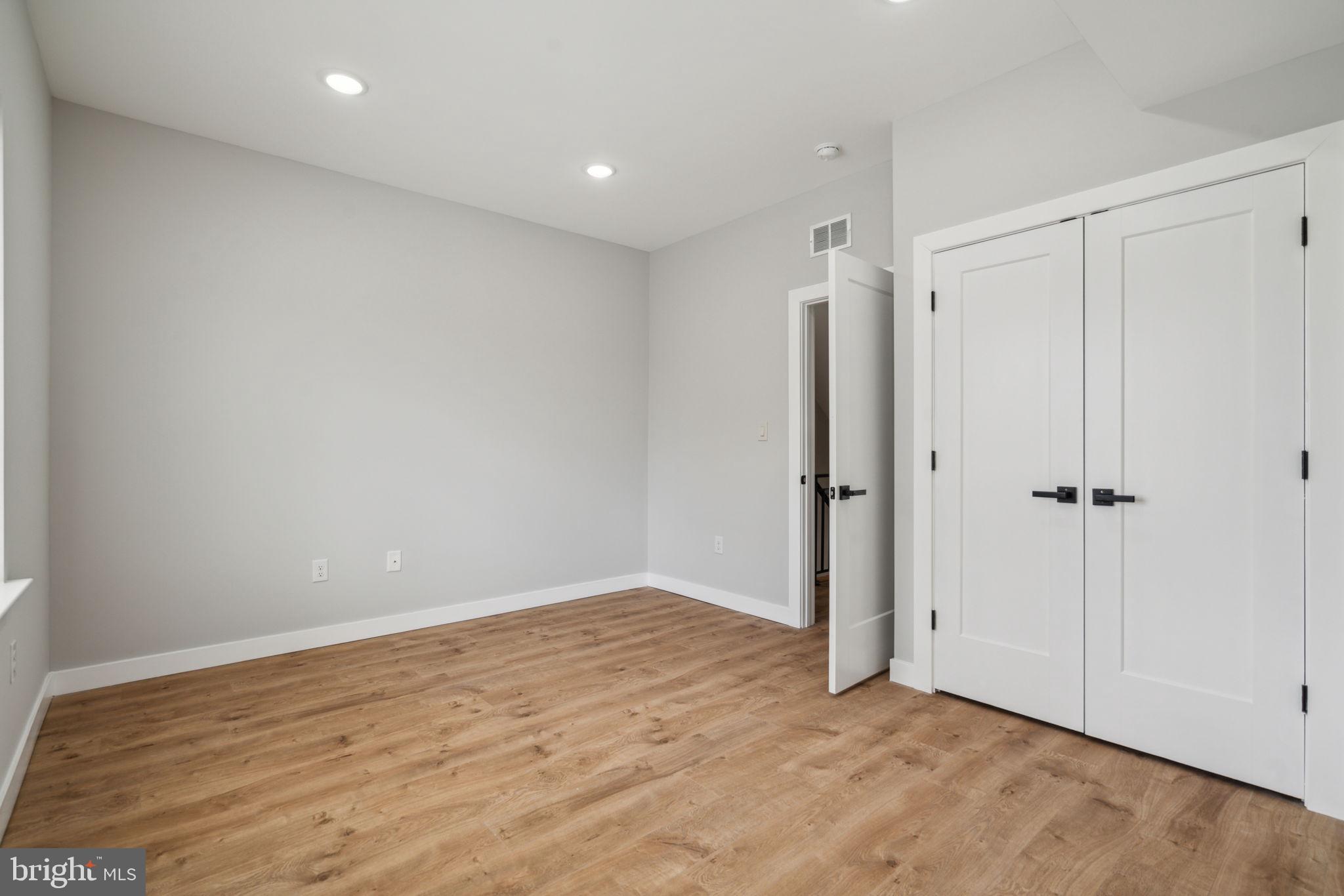 POINT BREEZE - Residential