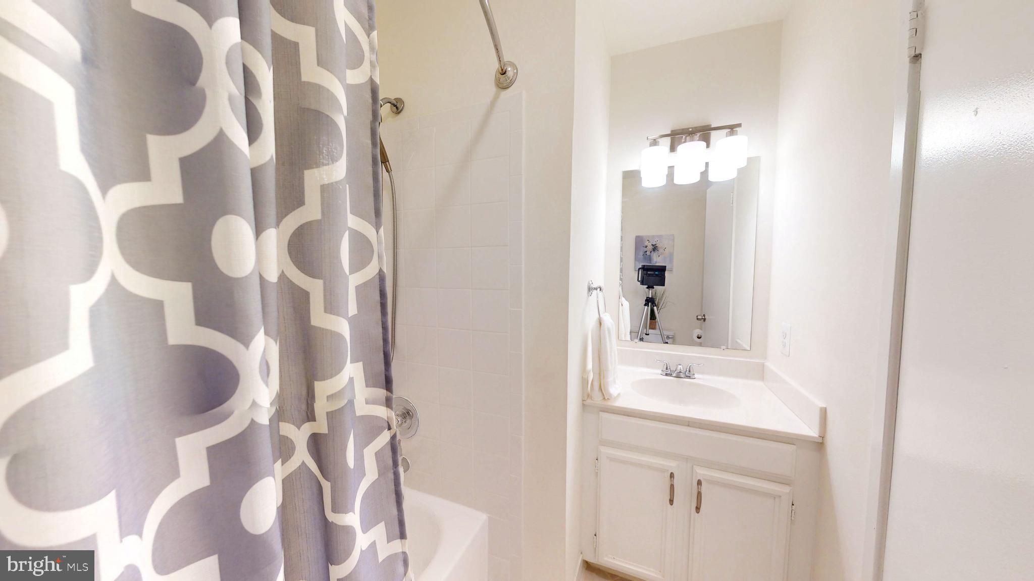 EVERGREEN SQUARE - Residential