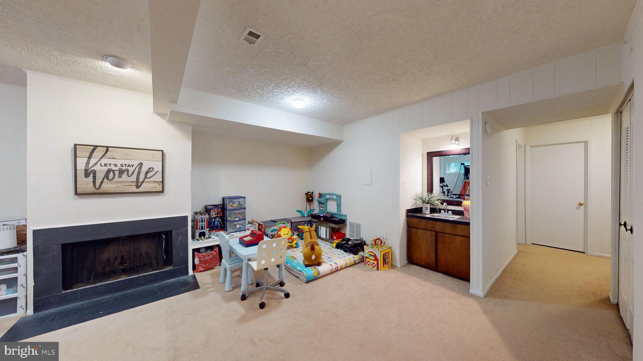 EVERGREEN SQUARE - Residential