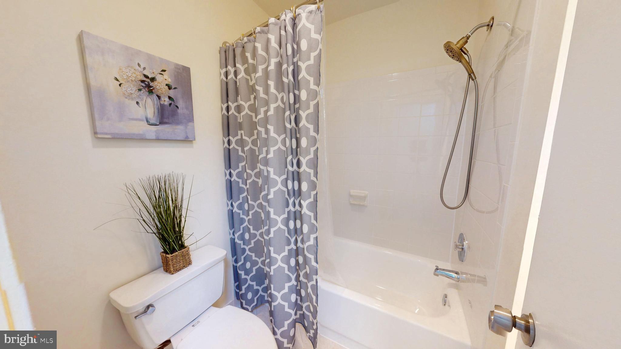 EVERGREEN SQUARE - Residential