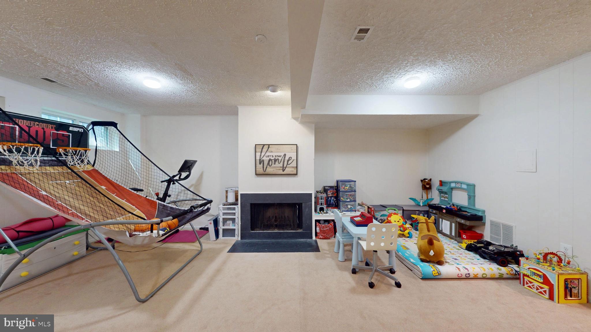 EVERGREEN SQUARE - Residential