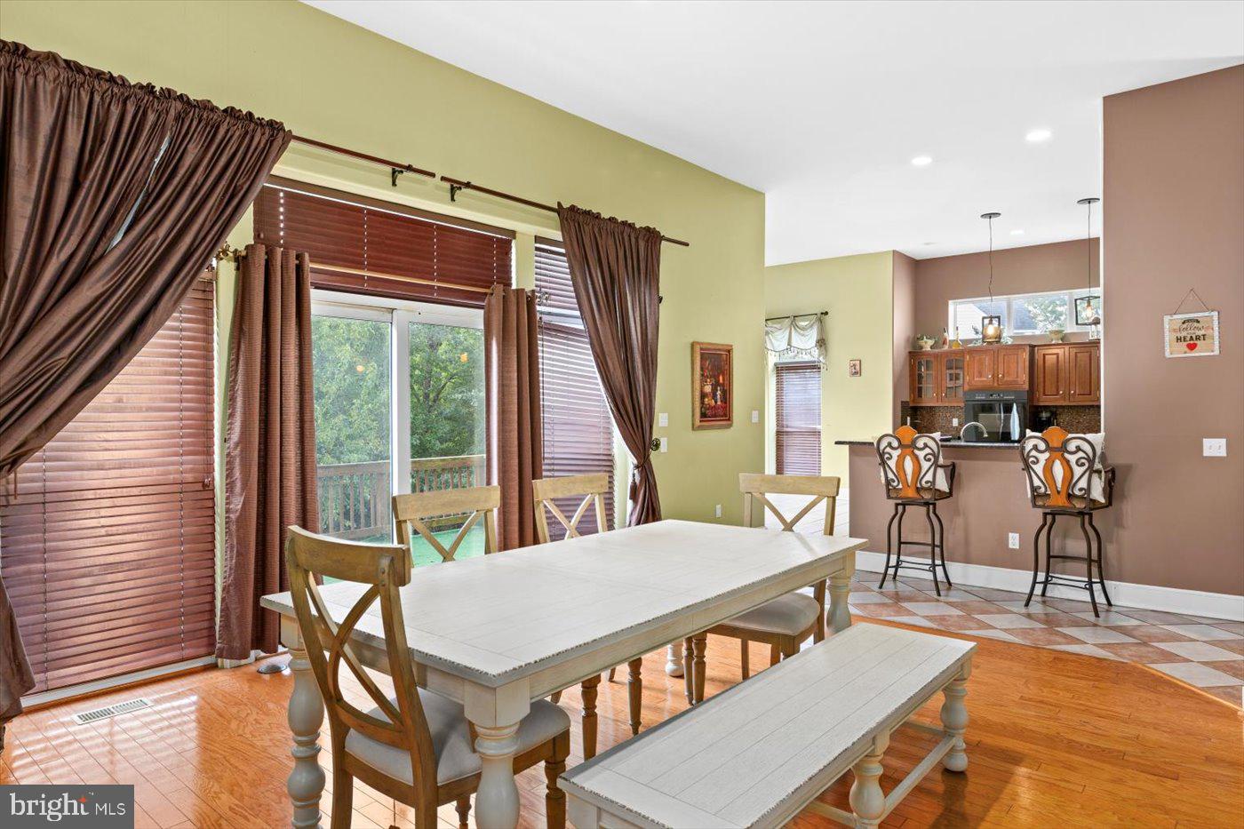 ROYAL OAKS - Residential