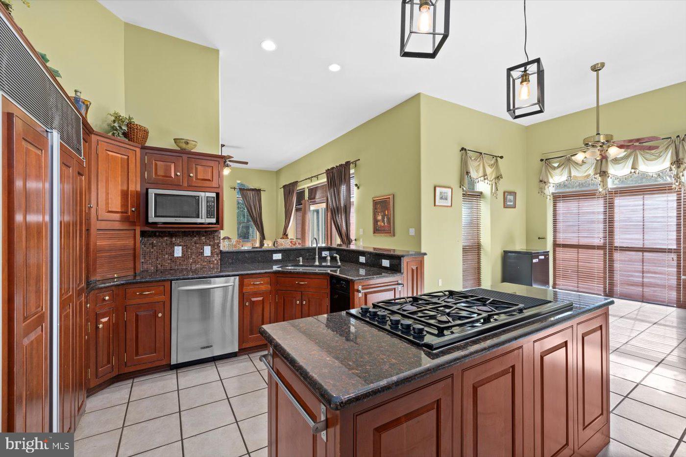 ROYAL OAKS - Residential