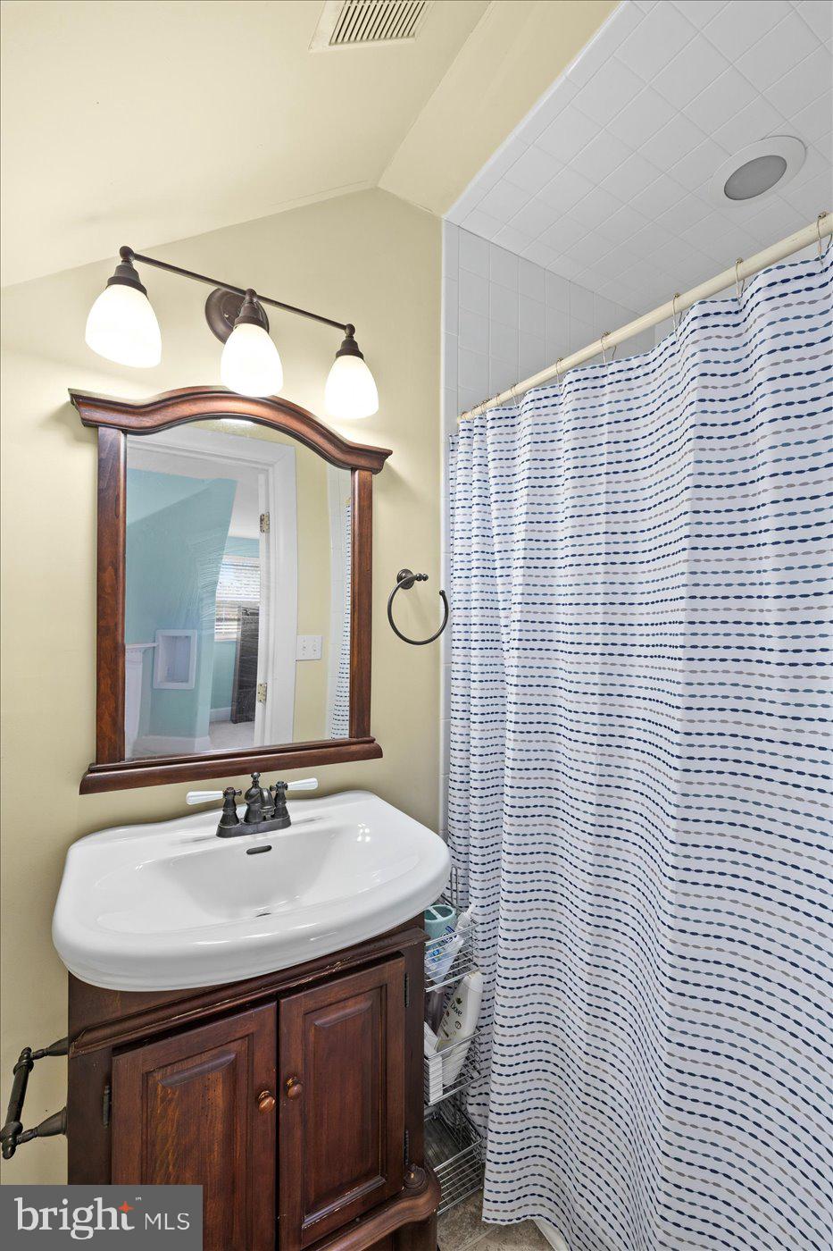 ROYAL OAKS - Residential