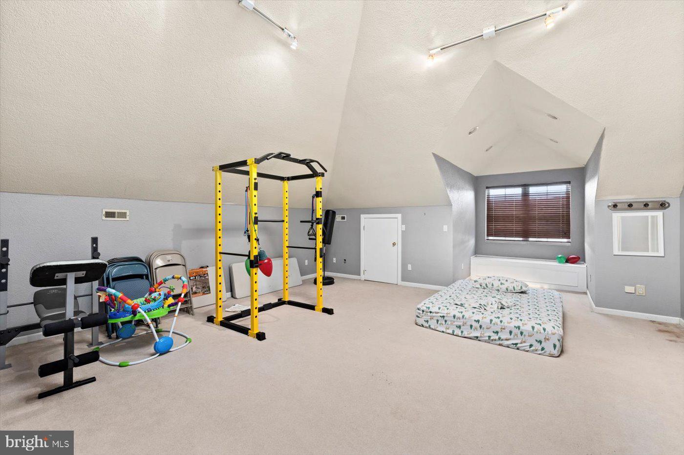 ROYAL OAKS - Residential