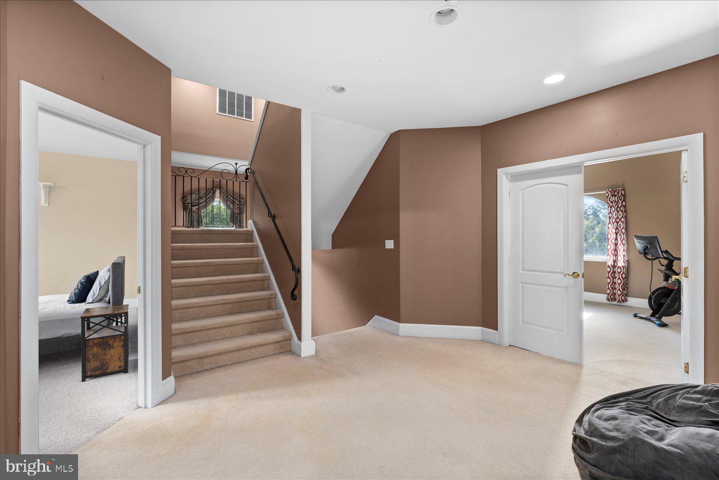 ROYAL OAKS - Residential