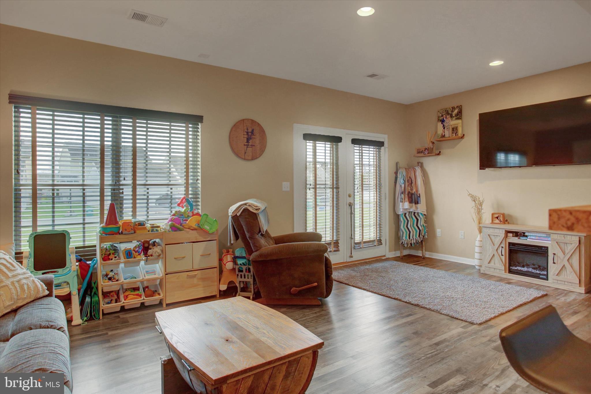 NICHOLSON SQUARE VILLAGE - Residential