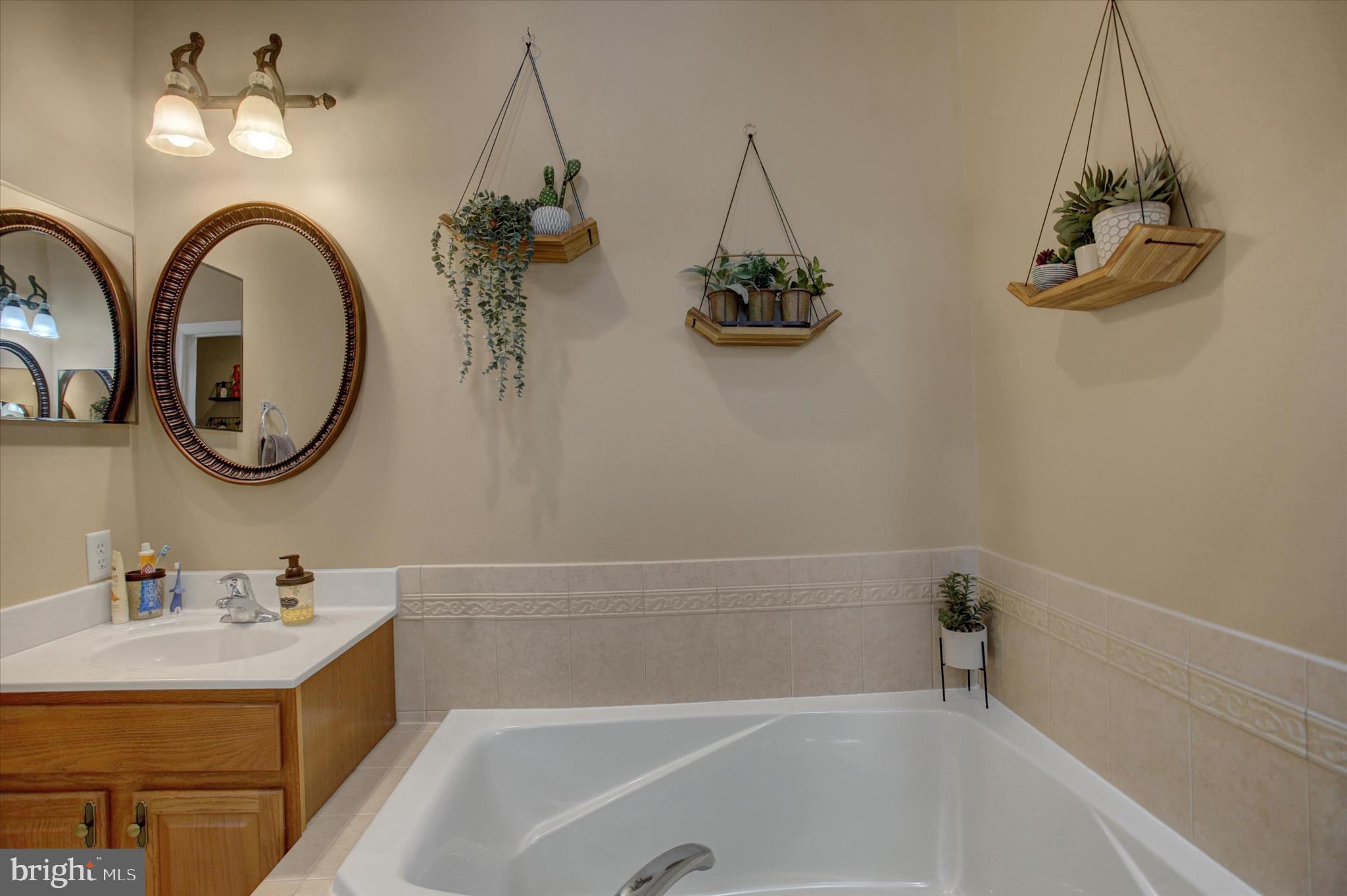 NICHOLSON SQUARE VILLAGE - Residential