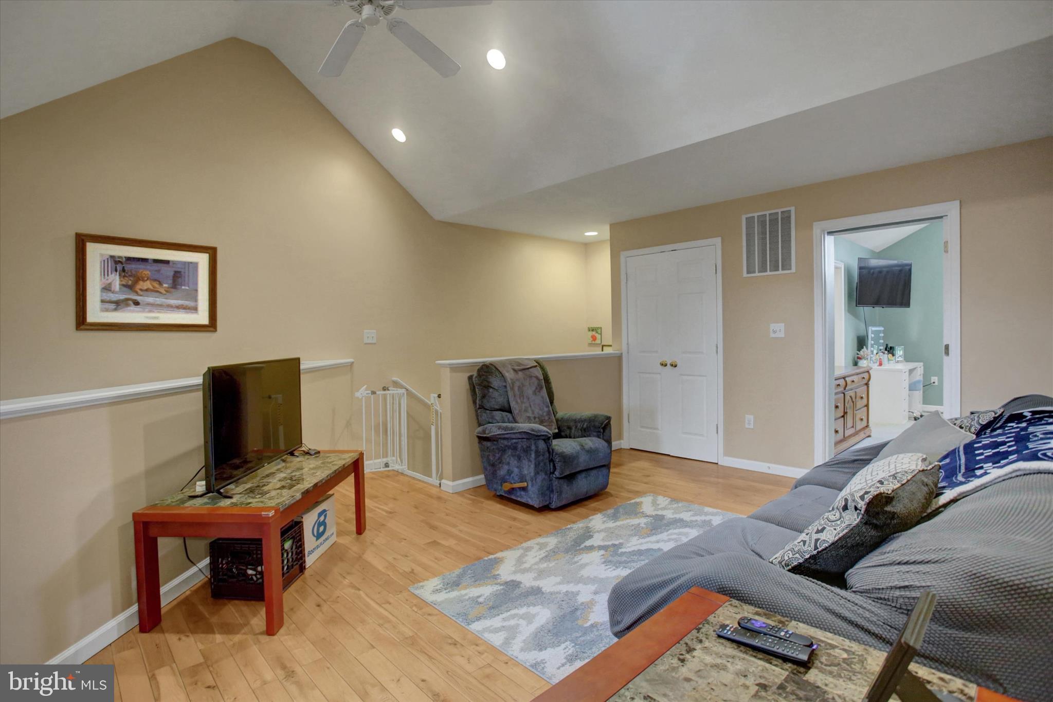 NICHOLSON SQUARE VILLAGE - Residential