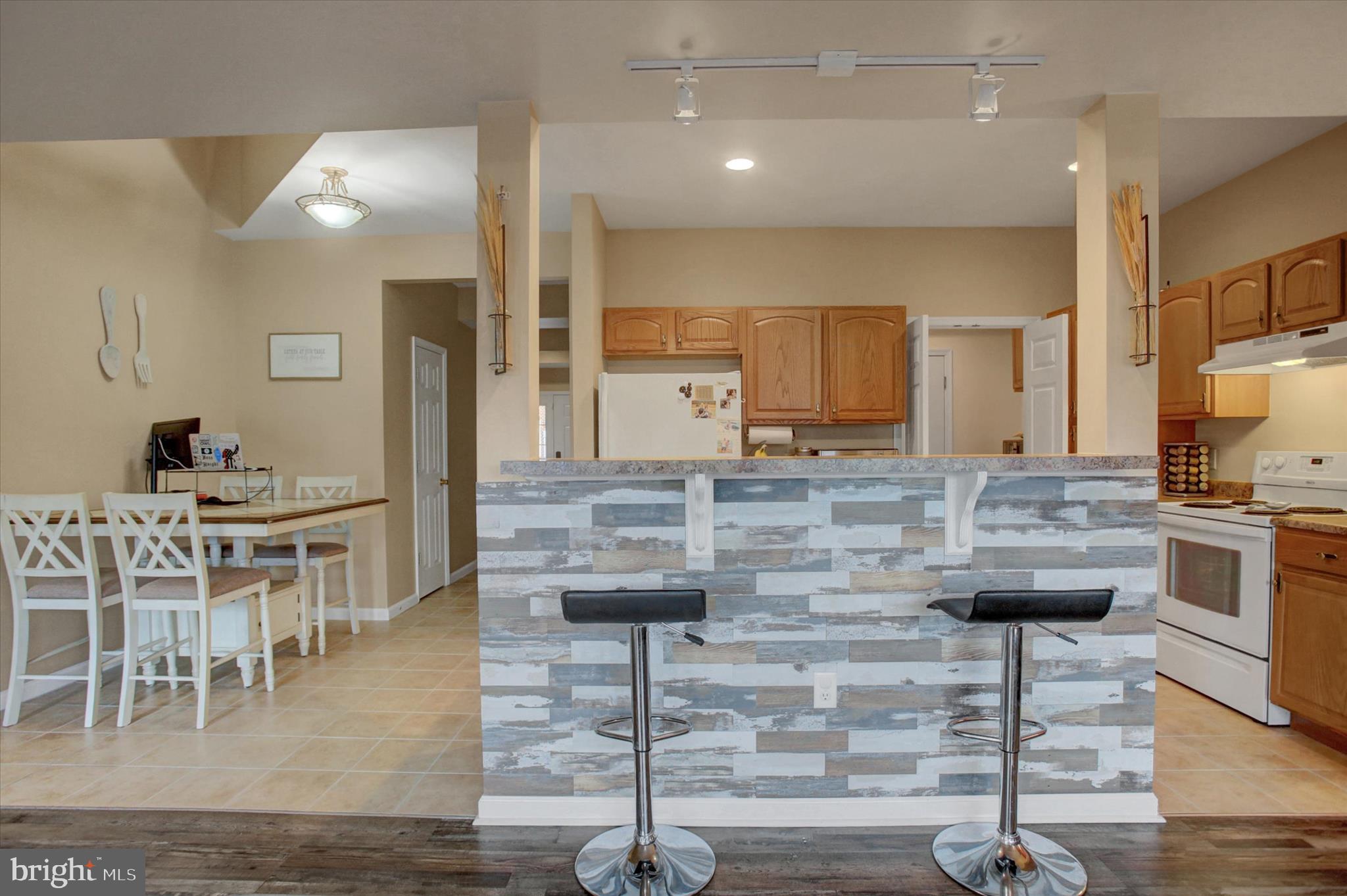 NICHOLSON SQUARE VILLAGE - Residential