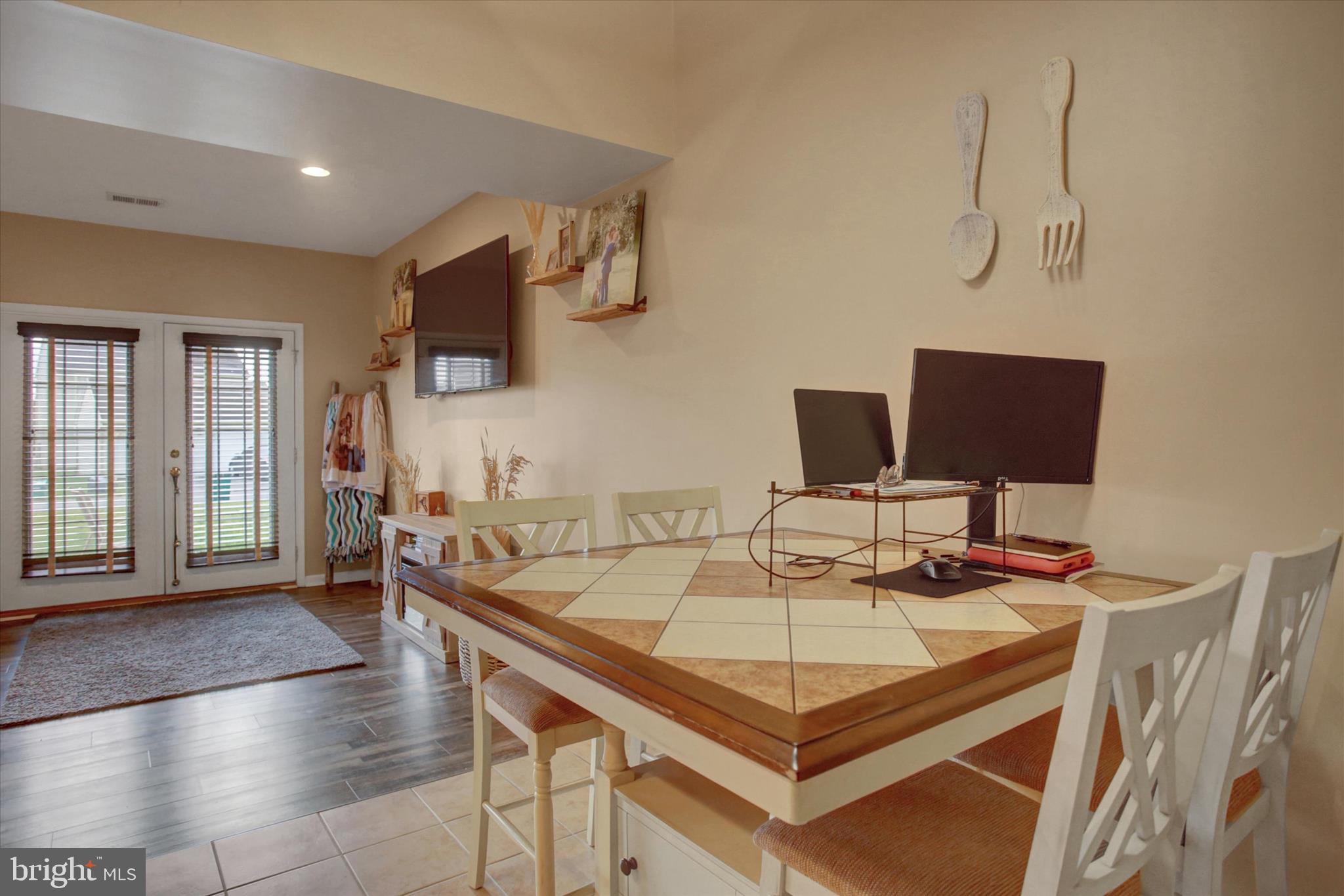 NICHOLSON SQUARE VILLAGE - Residential