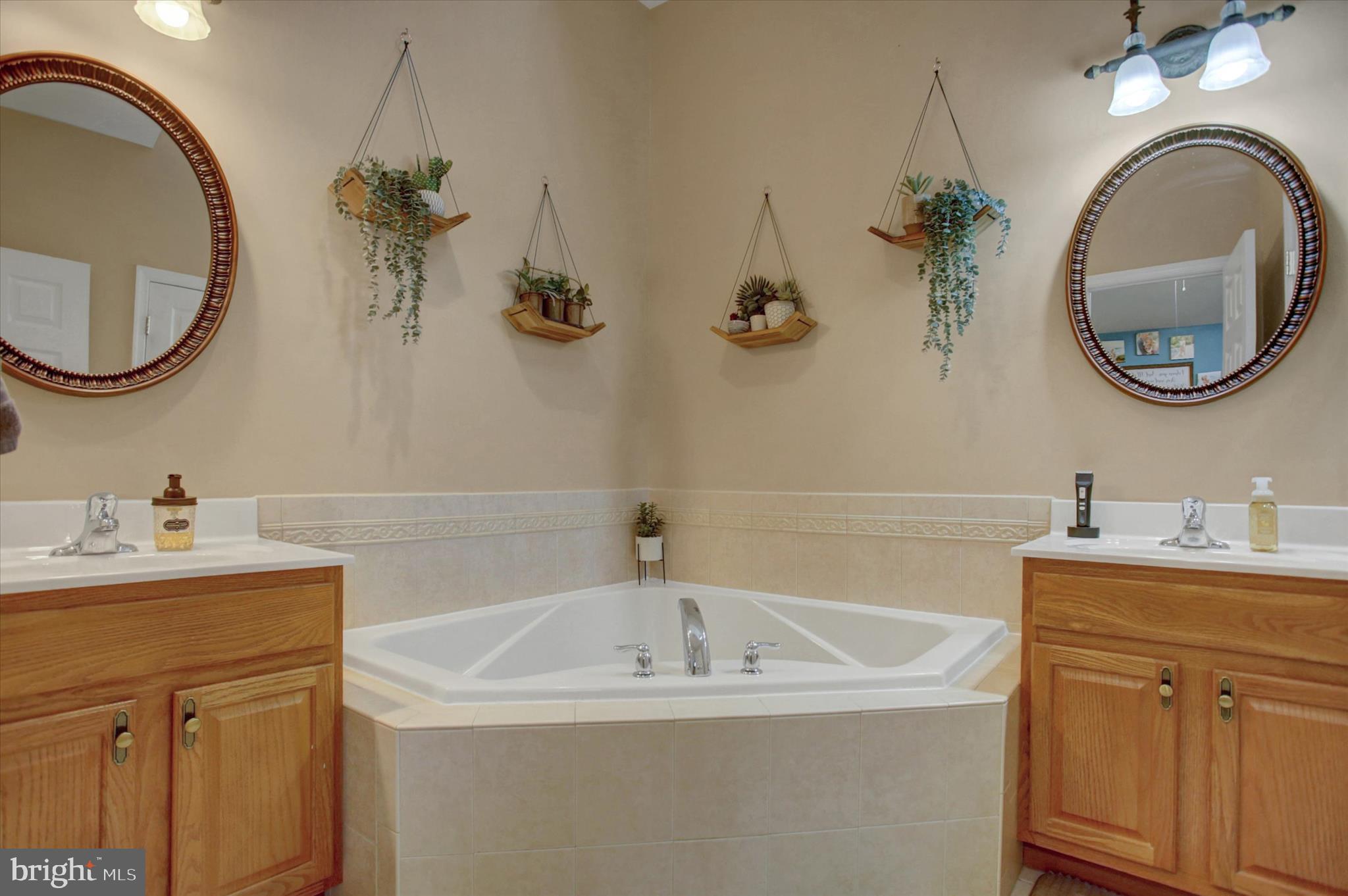 NICHOLSON SQUARE VILLAGE - Residential