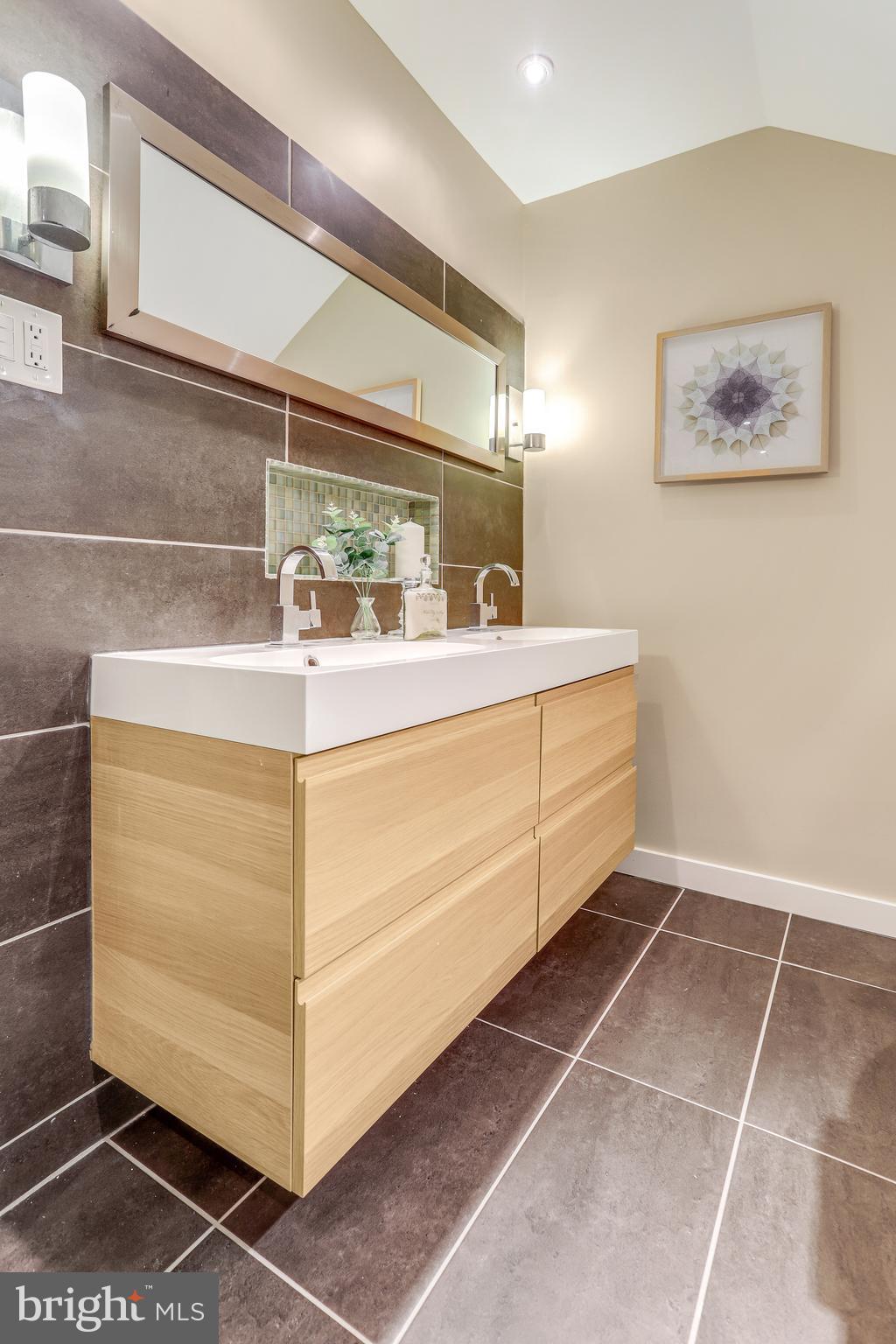 CHAIN BRIDGE WOODS - Residential