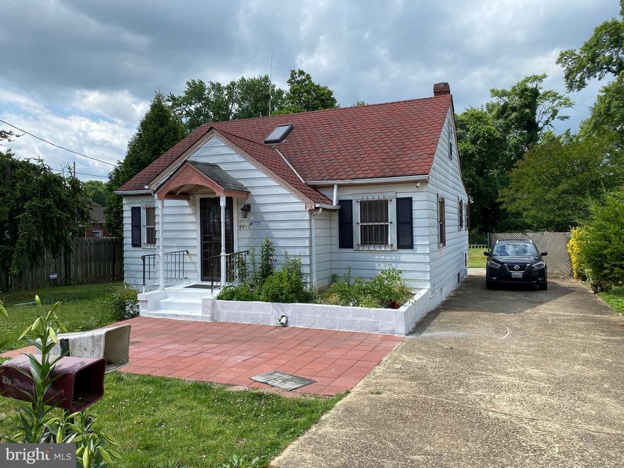 Interior has been completely renovated. Kitchen has quartz counter tops and updated appliances. Bathrooms feature marble floors and showers. Mini-Split system for energy efficiency. Property also has a detached oversized 2 car garage with electricity.