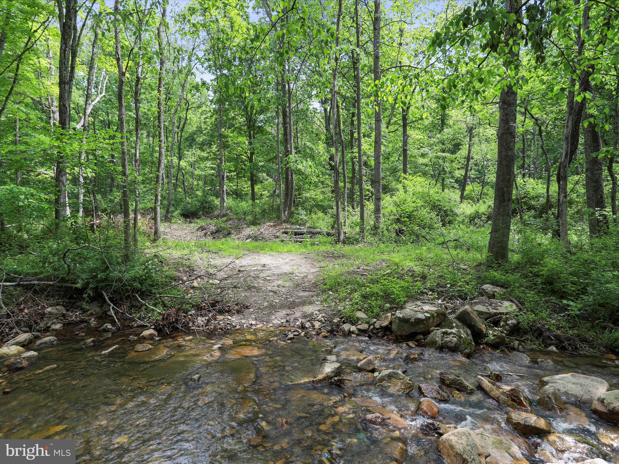 NONE UNRESTRICTED - Land