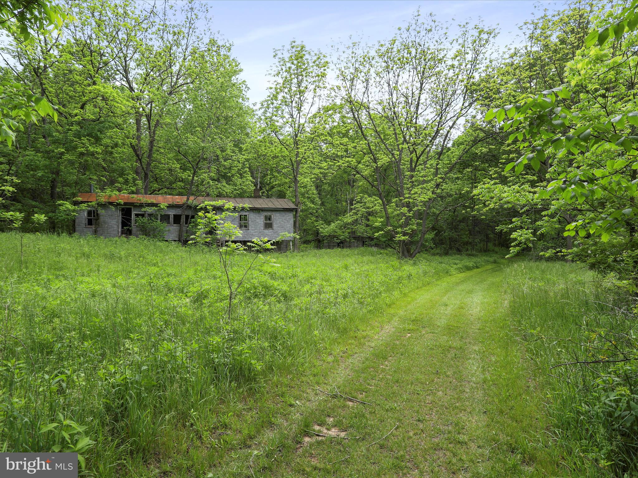 NONE UNRESTRICTED - Land