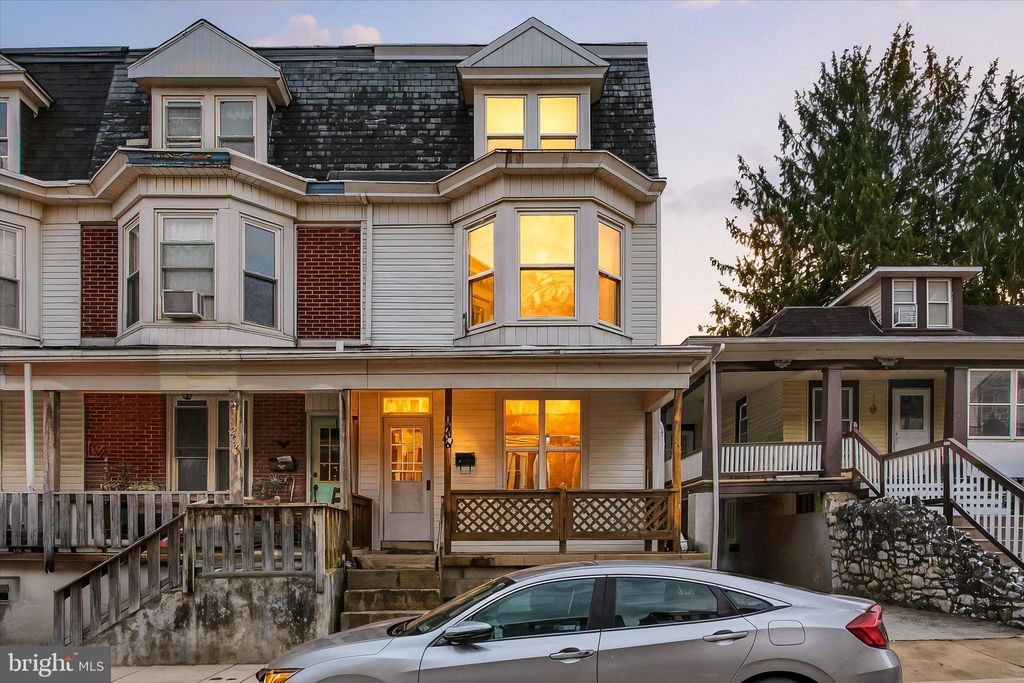 Photo of 1206 W Poplar Street, YORK, PA 17404 (MLS # PAYK2090938)