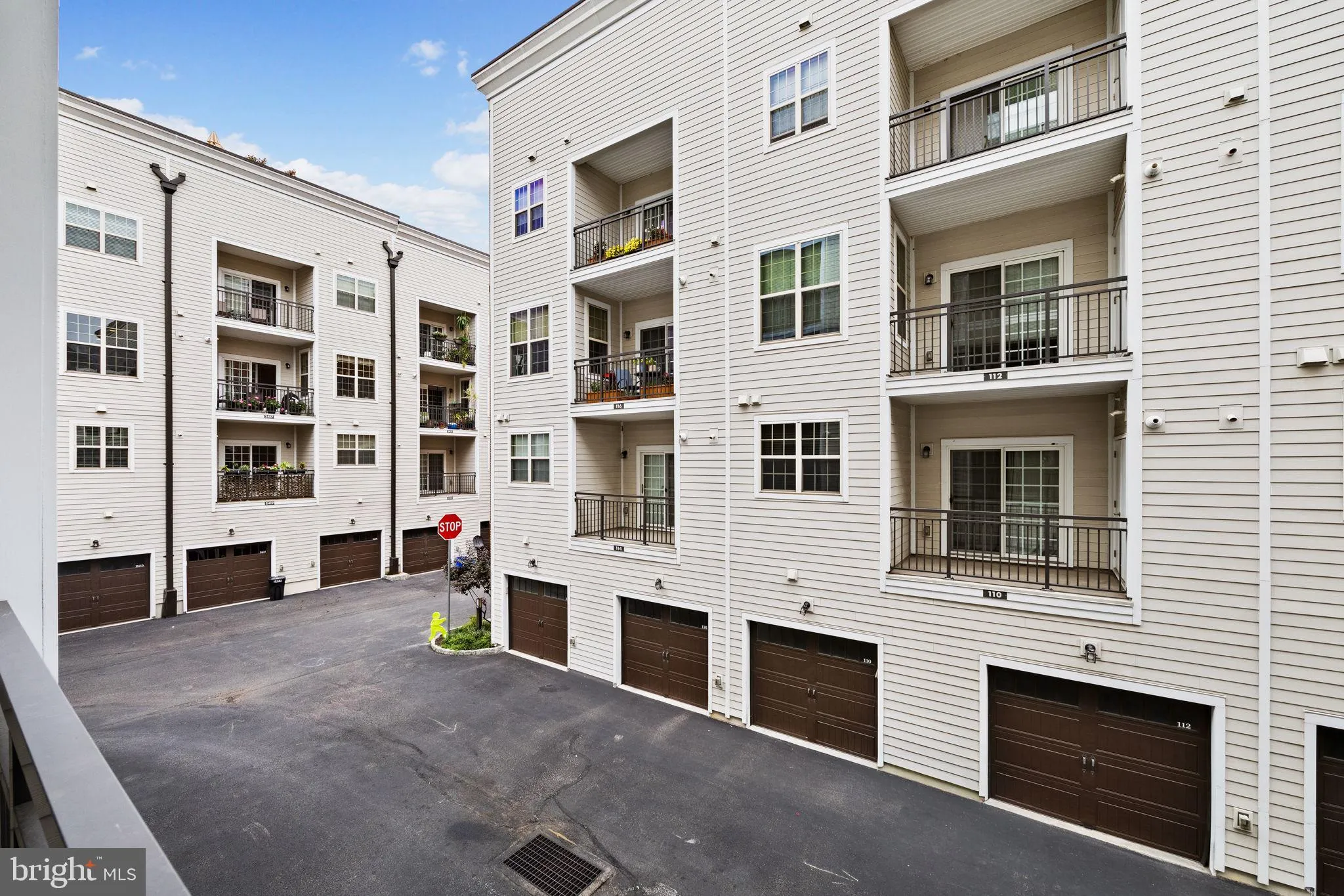 Philadelphia, Pennsylvania 19146, United States, 3 Bedrooms Bedrooms, ,3 BathroomsBathrooms,Residential,Contingent,215918