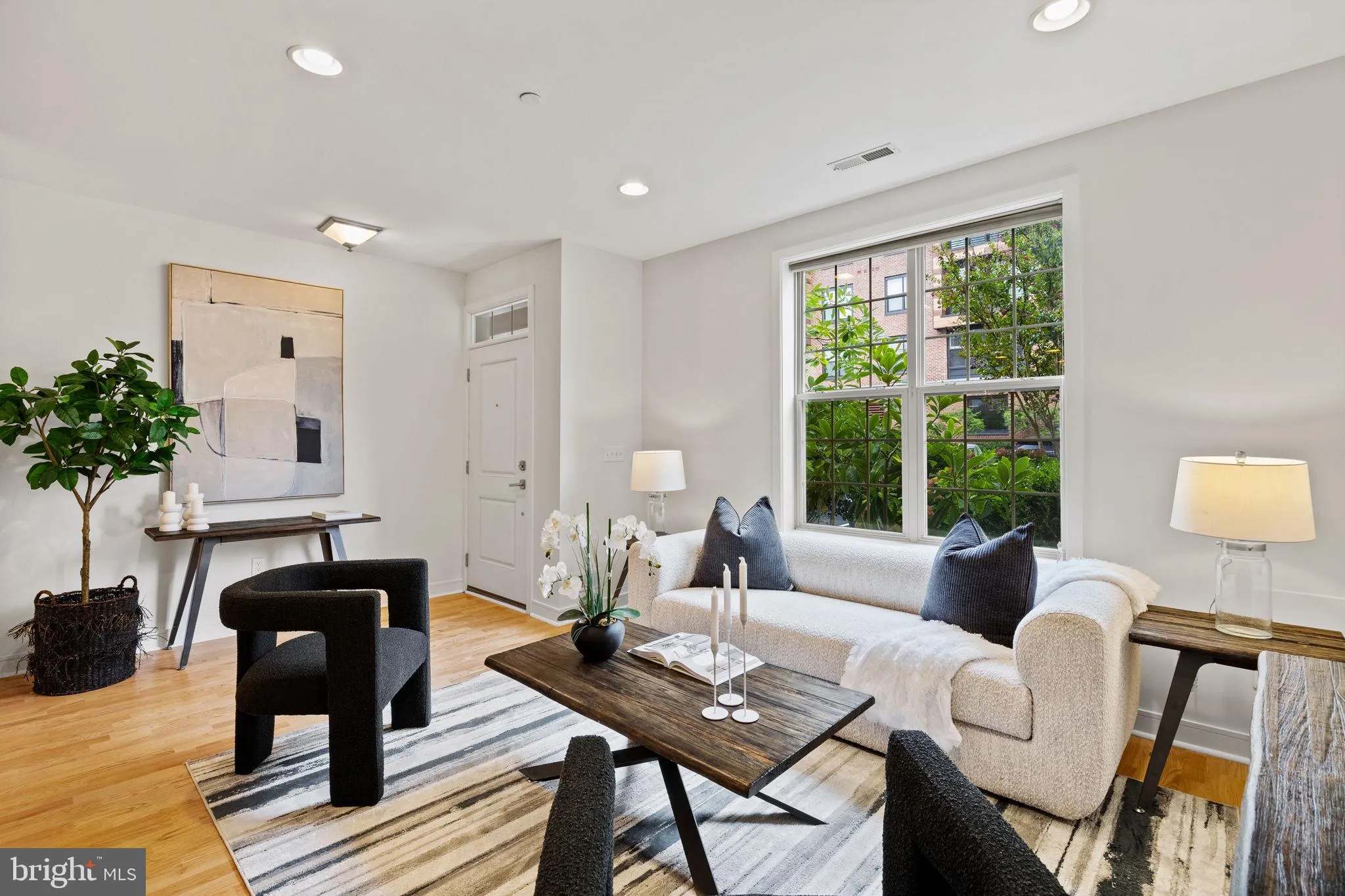 Philadelphia, Pennsylvania 19146, United States, 3 Bedrooms Bedrooms, ,3 BathroomsBathrooms,Residential,Contingent,215918