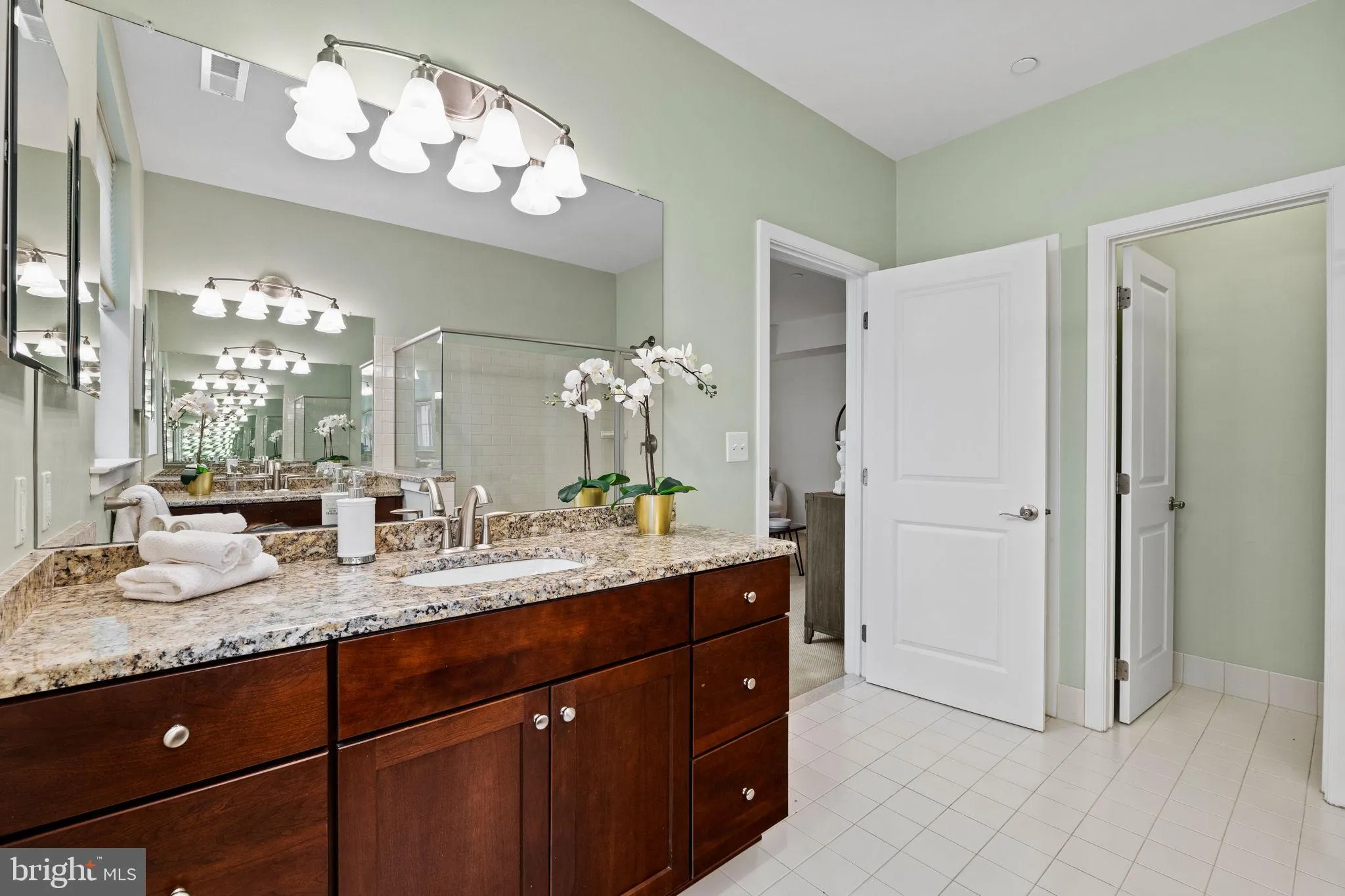 Philadelphia, Pennsylvania 19146, United States, 3 Bedrooms Bedrooms, ,3 BathroomsBathrooms,Residential,Contingent,215918