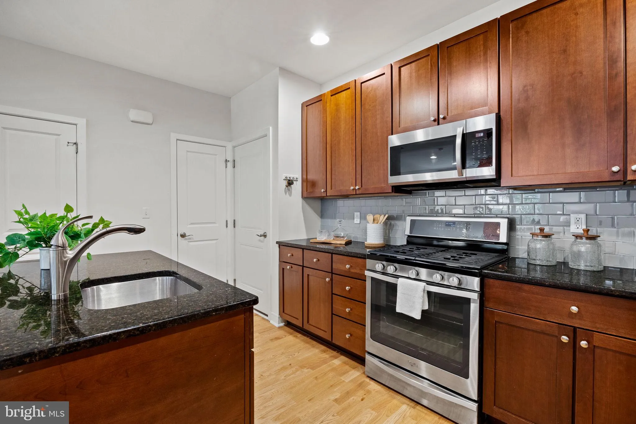 Philadelphia, Pennsylvania 19146, United States, 3 Bedrooms Bedrooms, ,3 BathroomsBathrooms,Residential,Contingent,215918