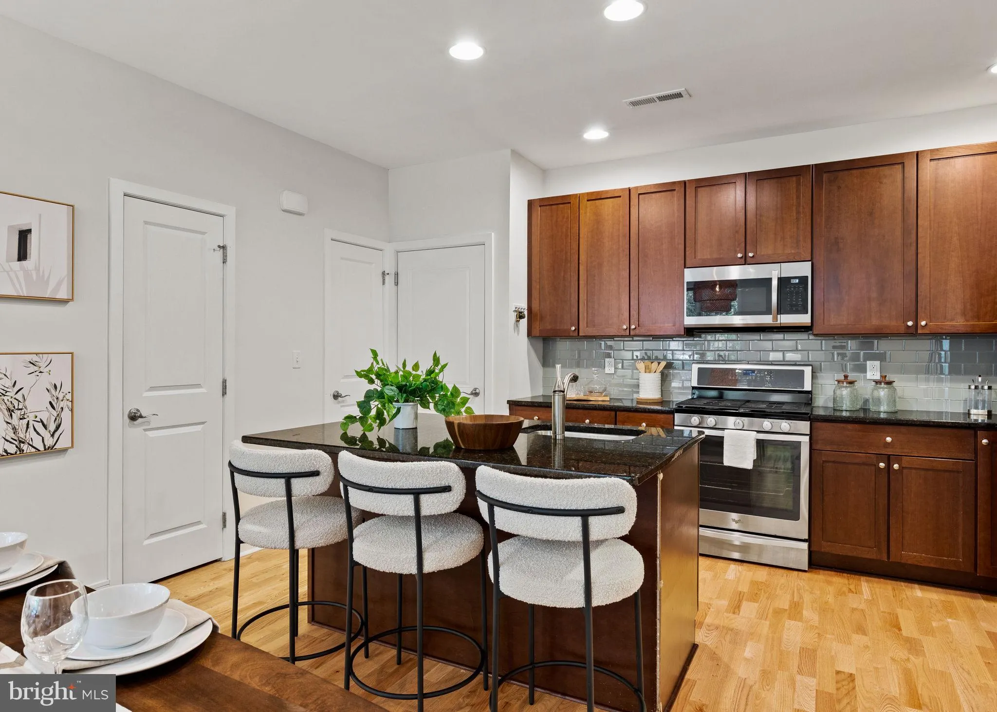 Philadelphia, Pennsylvania 19146, United States, 3 Bedrooms Bedrooms, ,3 BathroomsBathrooms,Residential,Contingent,215918