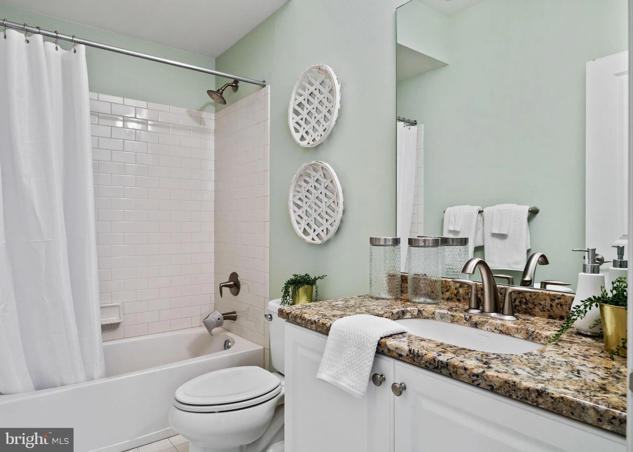 Philadelphia, Pennsylvania 19146, United States, 3 Bedrooms Bedrooms, ,3 BathroomsBathrooms,Residential,Contingent,215918