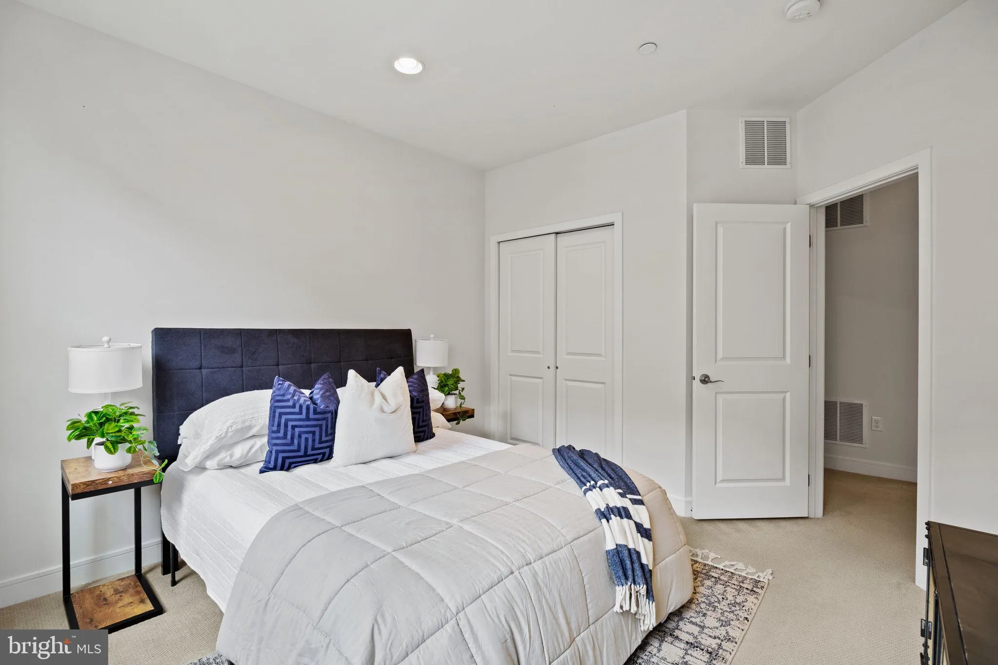 Philadelphia, Pennsylvania 19146, United States, 3 Bedrooms Bedrooms, ,3 BathroomsBathrooms,Residential,Contingent,215918