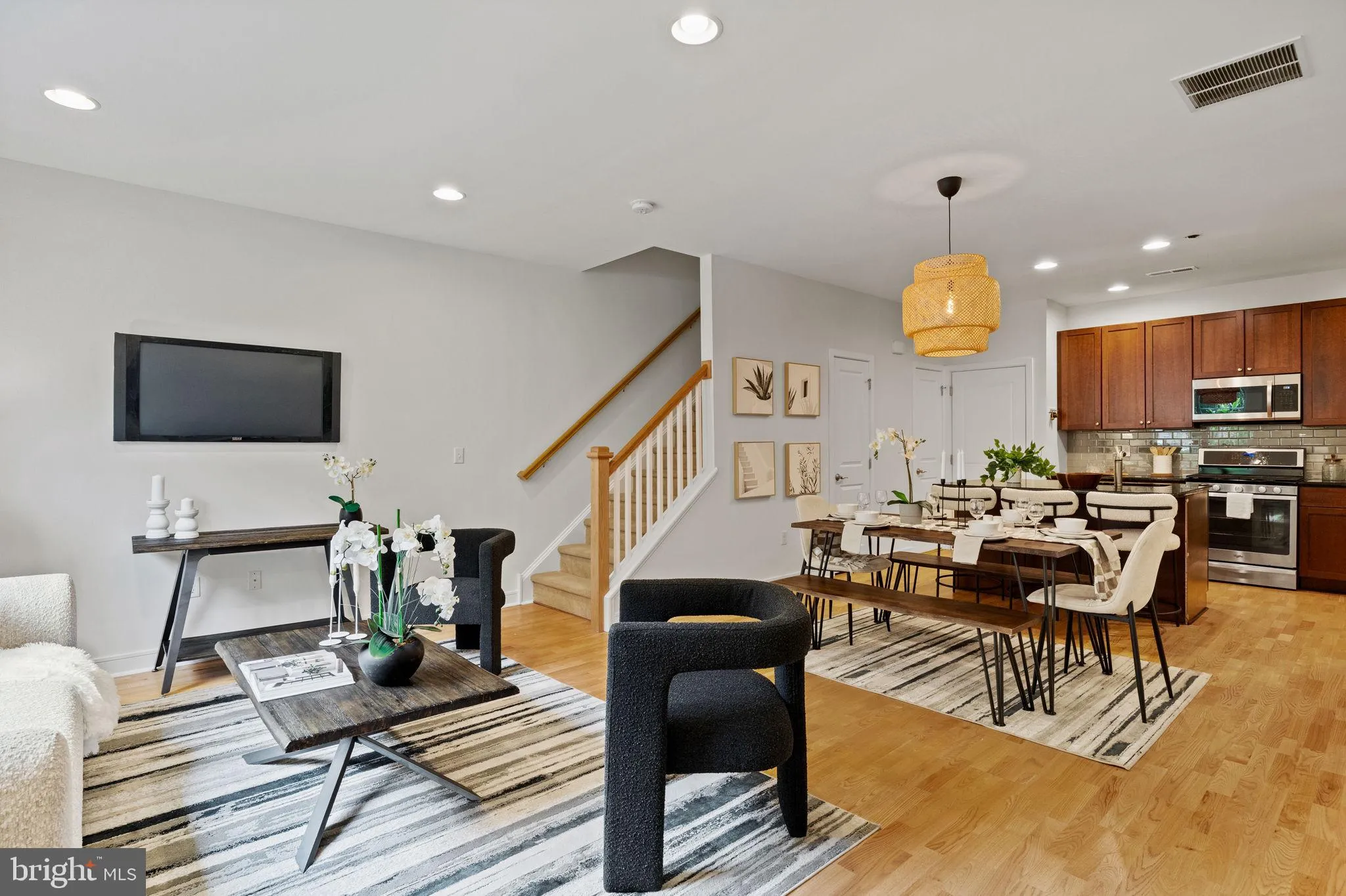 Philadelphia, Pennsylvania 19146, United States, 3 Bedrooms Bedrooms, ,3 BathroomsBathrooms,Residential,Contingent,215918