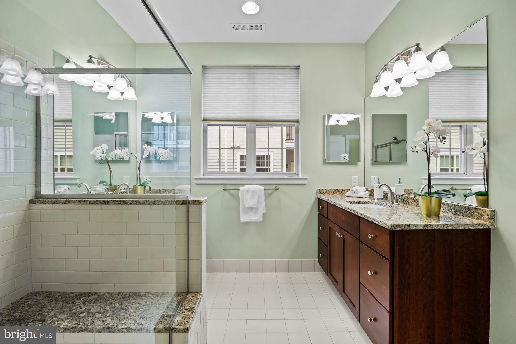 Philadelphia, Pennsylvania 19146, United States, 3 Bedrooms Bedrooms, ,3 BathroomsBathrooms,Residential,Contingent,215918