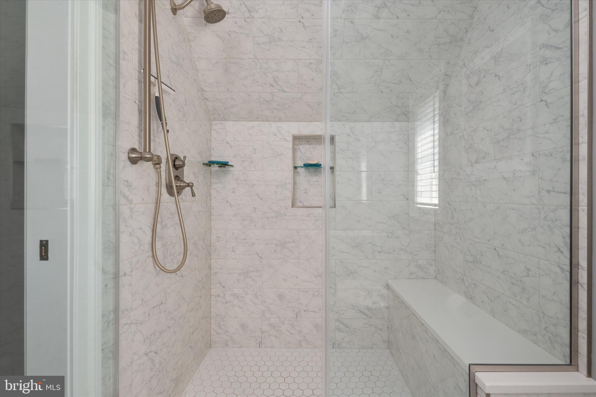 ROUND BAY - Residential