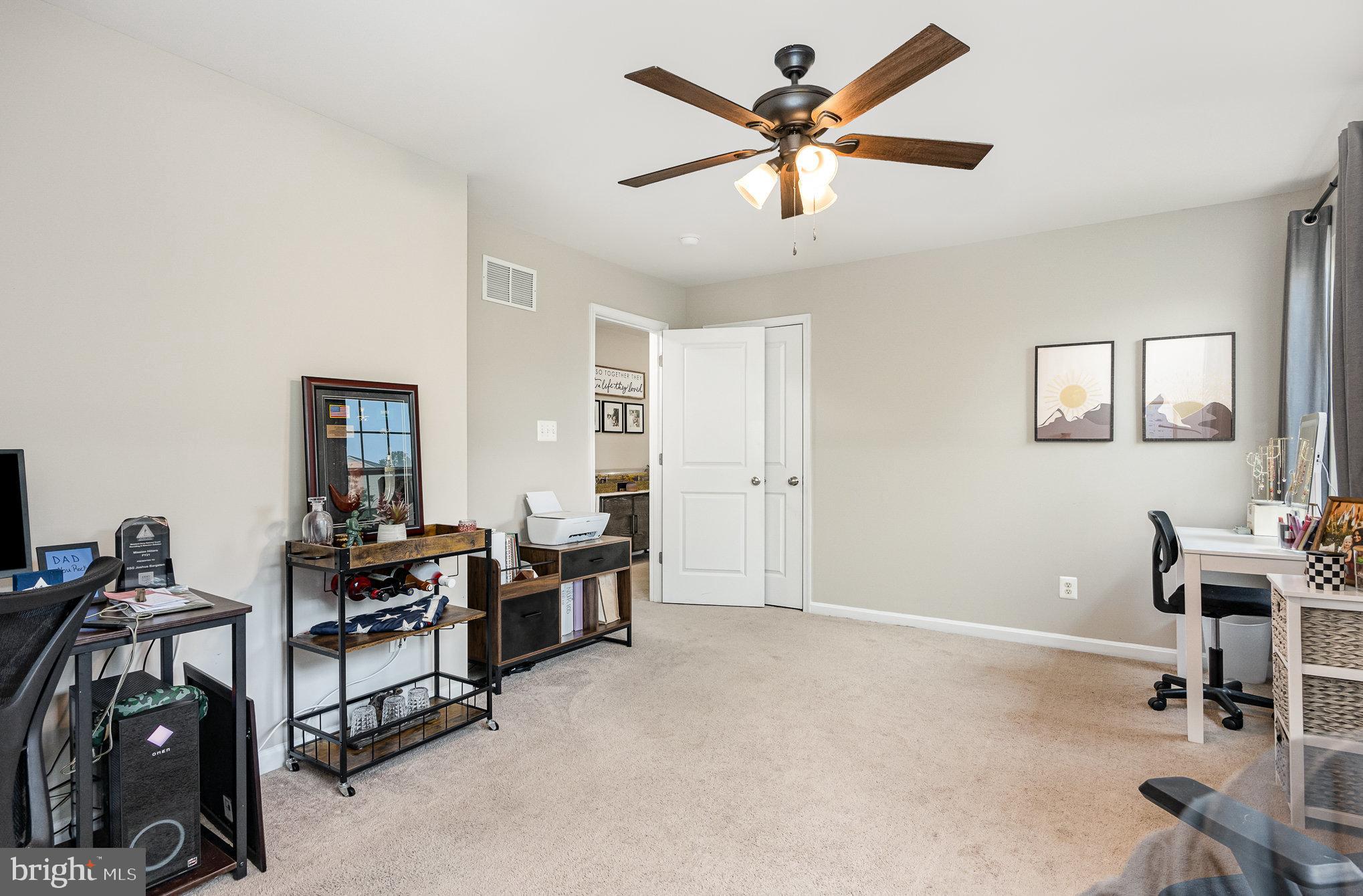 WALNUT HILL - Residential