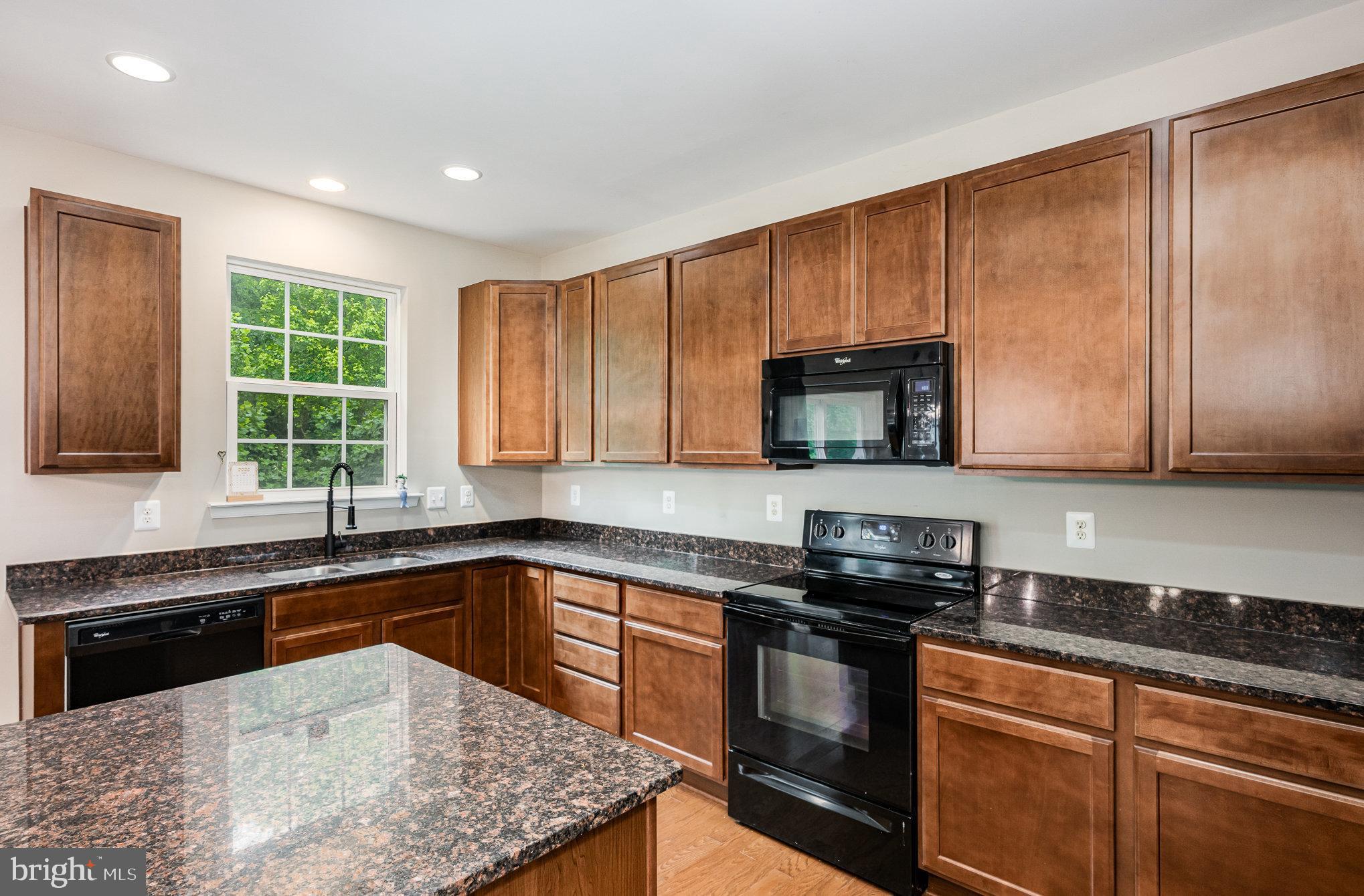 WALNUT HILL - Residential